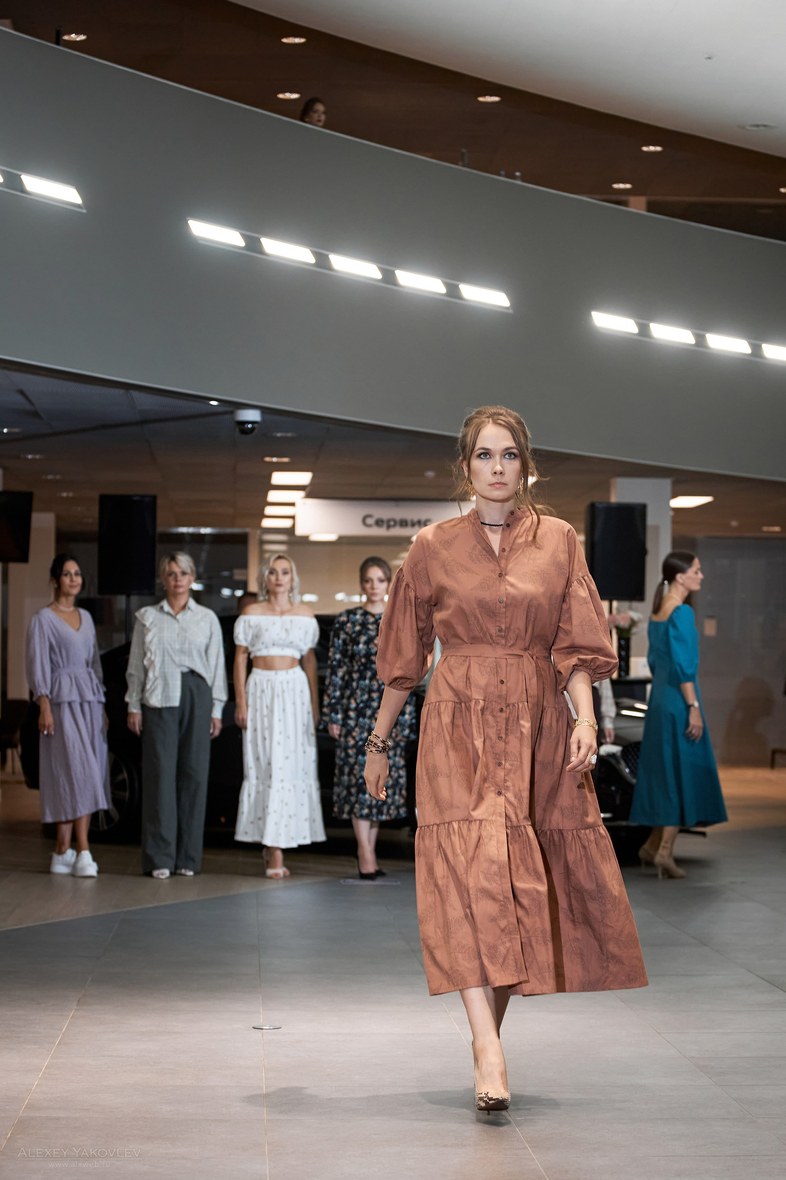 Модный показ PRE-FALL модельной школы Modeling+. Фотограф Алексей Яковлев