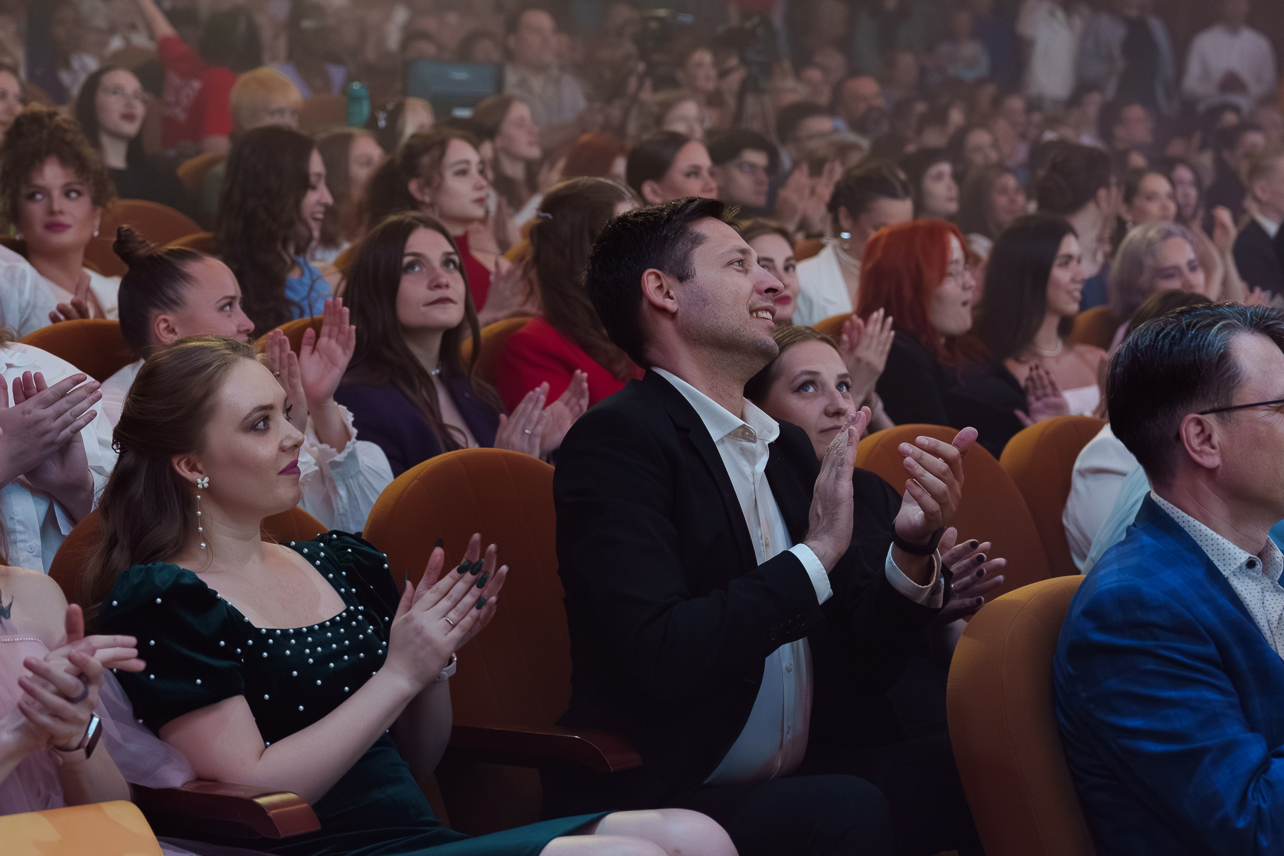 Церемония вручения дипломов выпускникам «ЧГИК». Фотограф Артём Рауэр