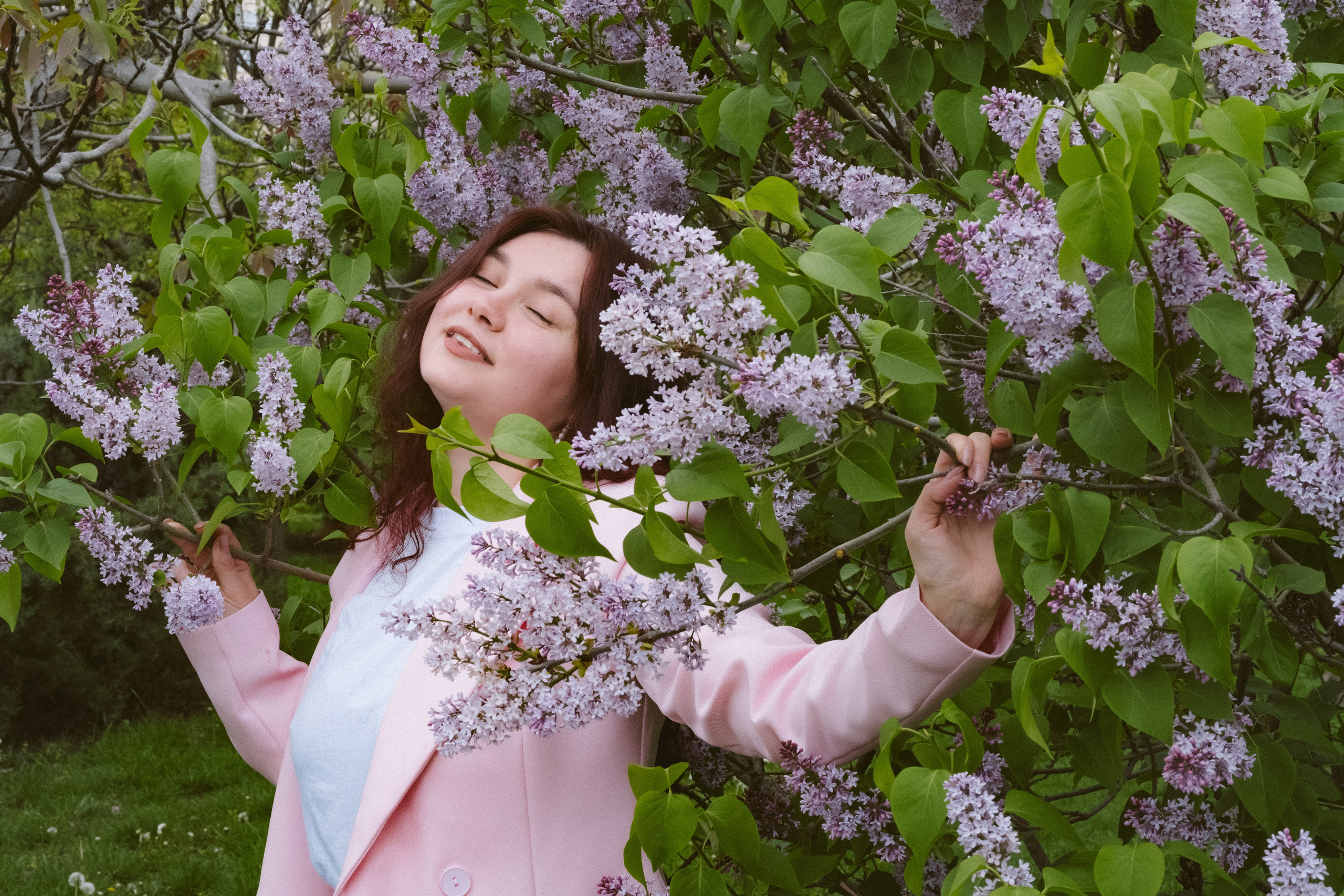 Фото-прогулка в цветущей сирени. Я Света, портретный и семейный фотограф в г. Анапа