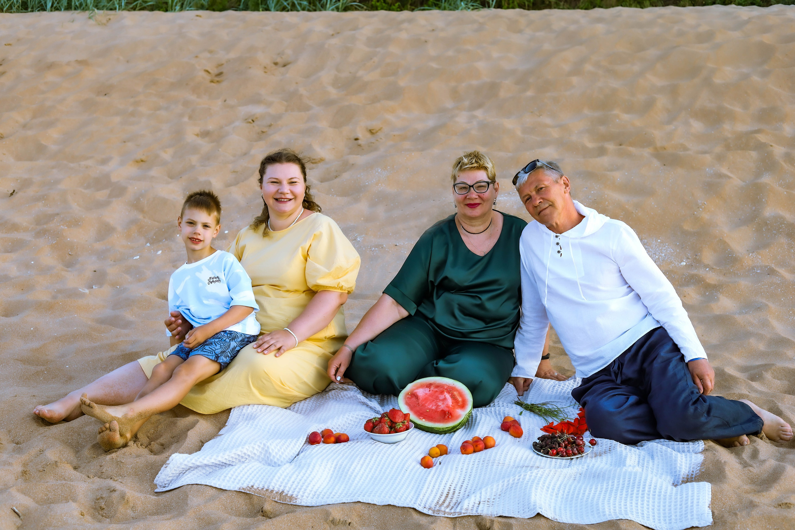 Юлия, Наталья, Александр, Артём. Семейный фотограф г. Темрюк Николаева Надежда