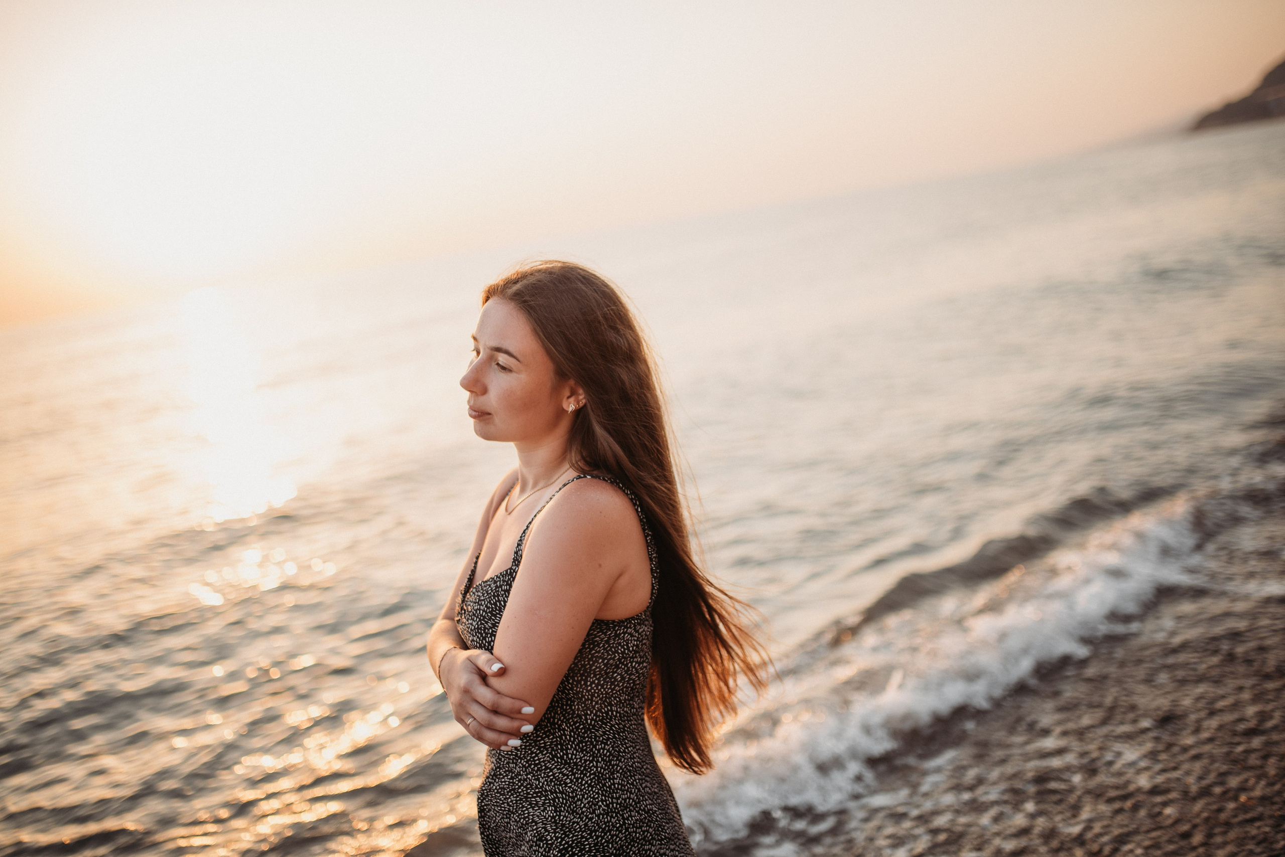 Фотосессия лавстори молодоженов на морском берегу в Сочи. Фотограф в Сочи — Маргарита Поганова