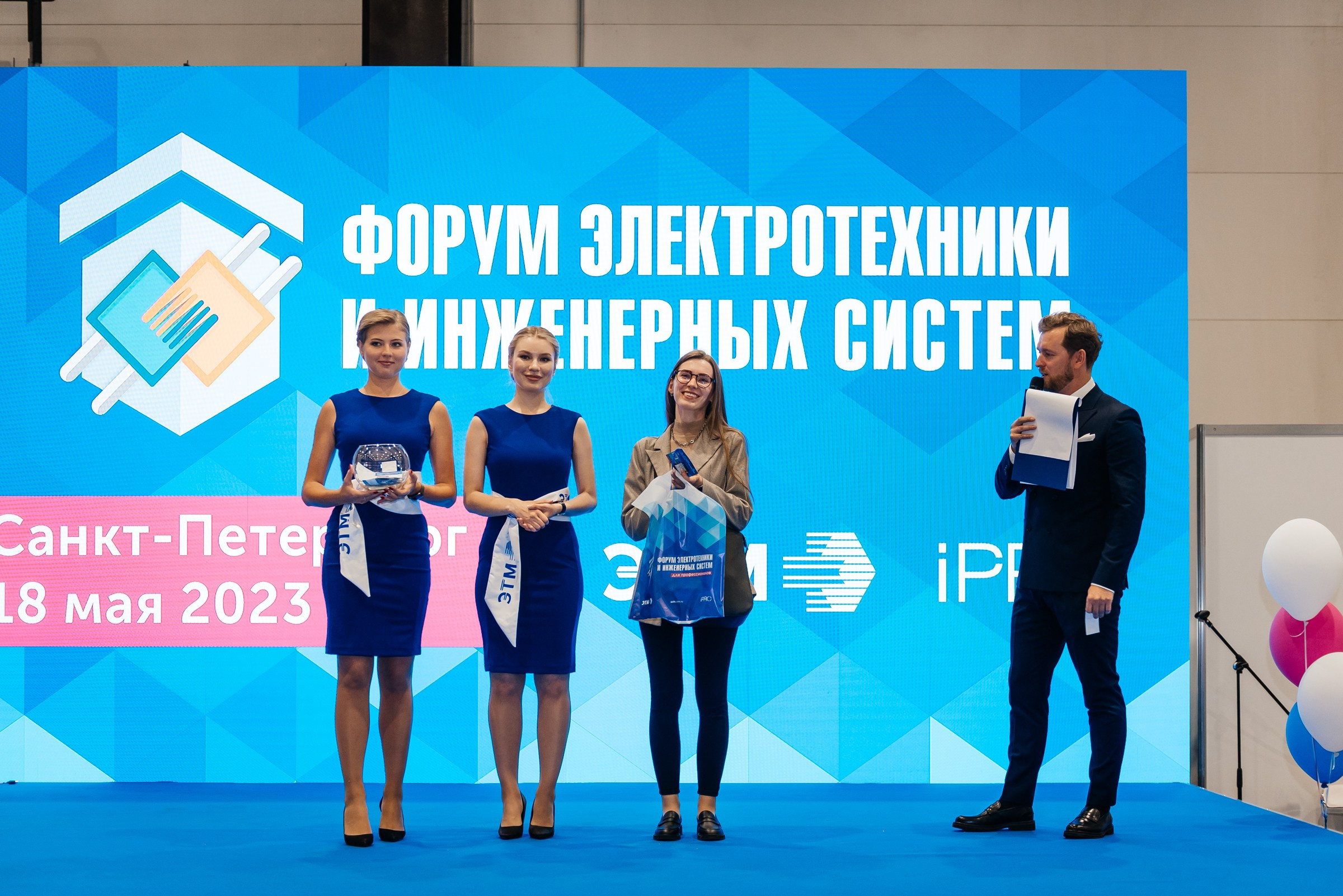 Репортажная съёмка на форуме ЭТМ. Свадебный фотограф в Санкт-Петербурге Венера Ахметова