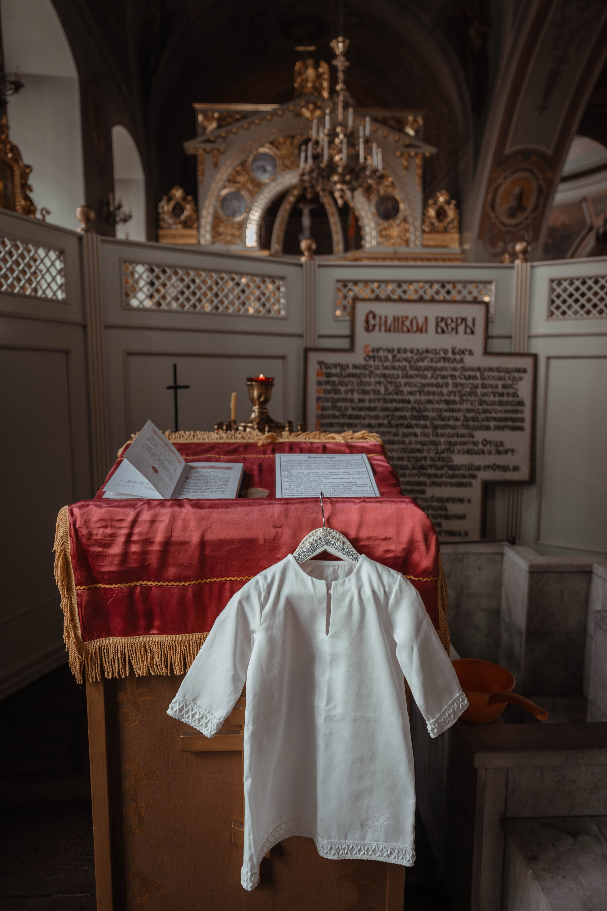 Крещение в Храме Большое Вознесение у Никитских Ворот. Фото- и видеосъёмка крещения и венчания. Фотограф на крещение Москва