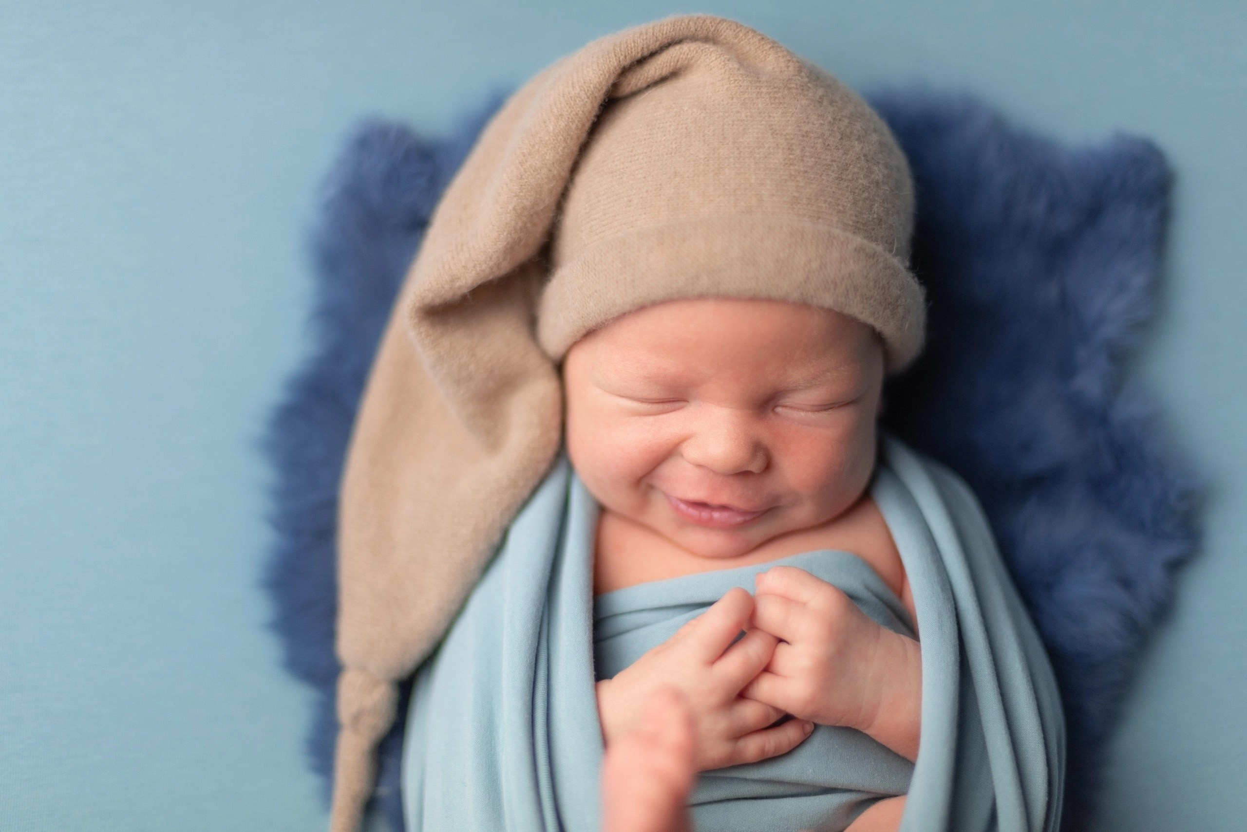 Newborn Мария. Фотостудия для новорожденных и малышей в Твери — На ручки