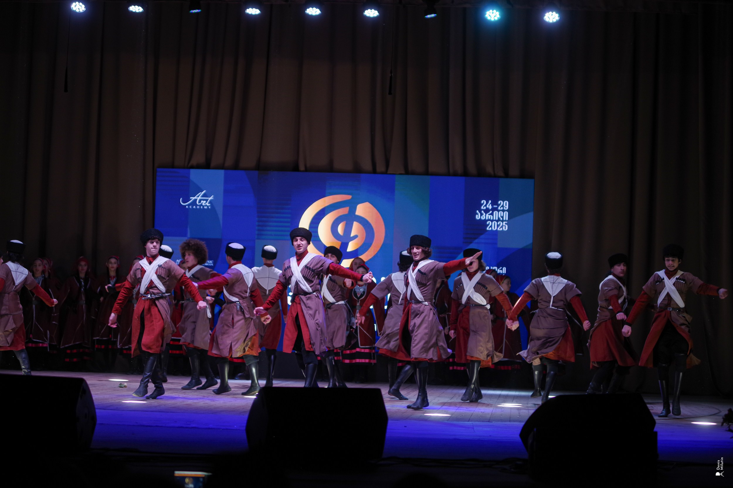 Танцы в Хоби. Портретный фотограф Денис Милютин