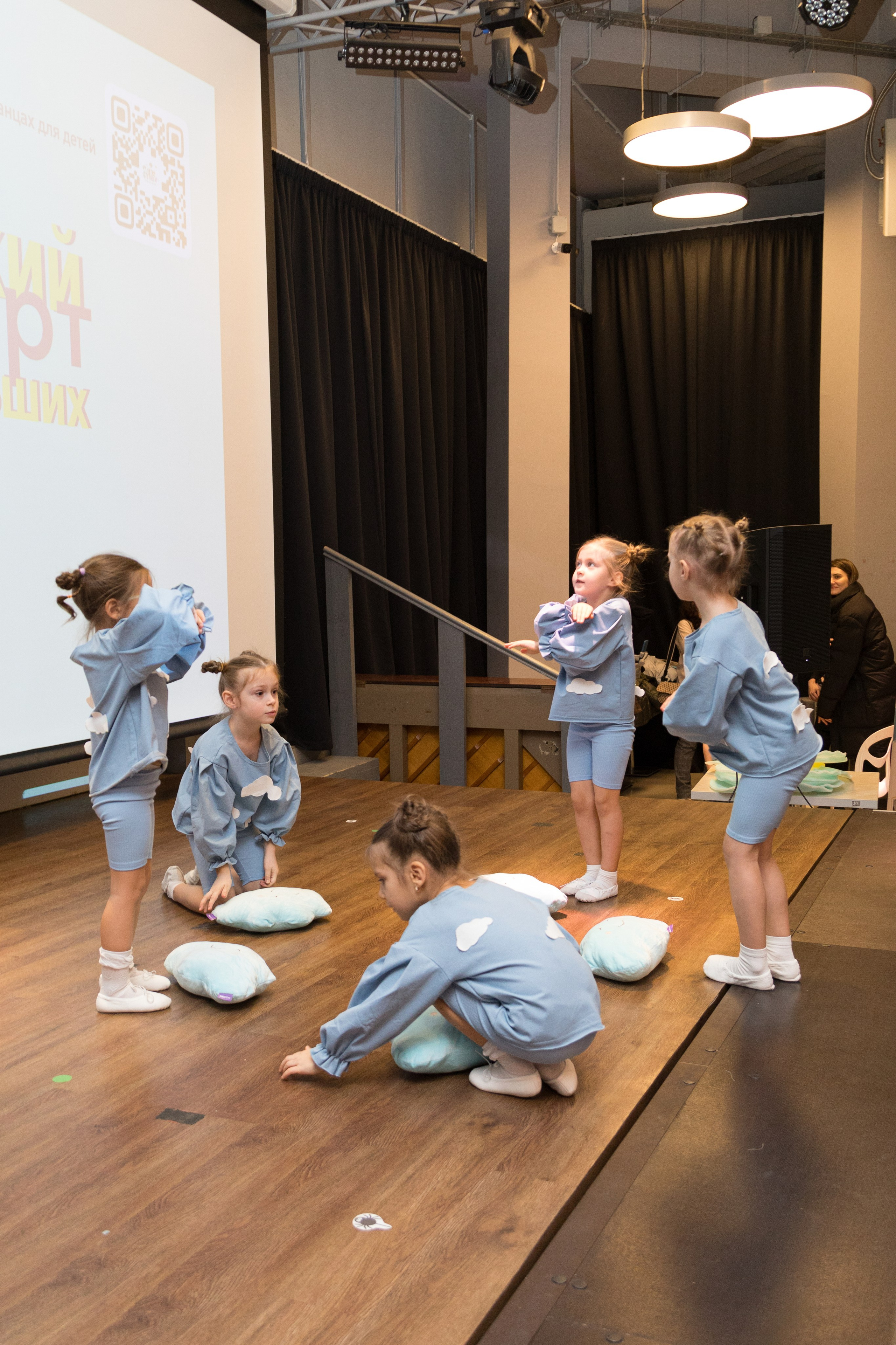 Отчетный концерт танцевального коллектива «ПЕТЕРБУРИКИ». Детский и контент фотограф Надя Волкова Санкт-Петербург