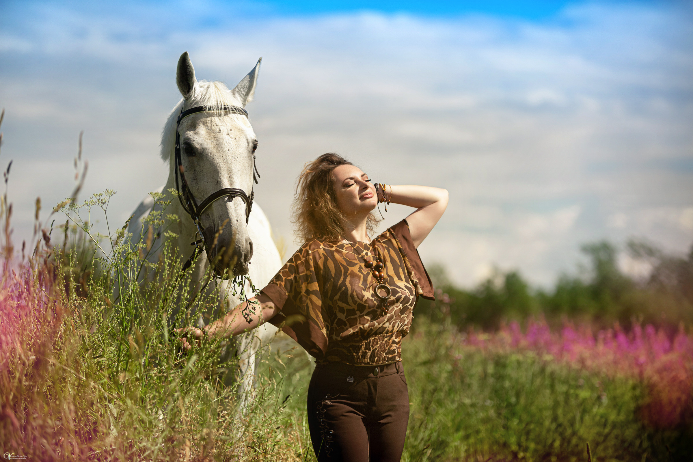 В поле с иван-чаем. Фотограф женский и мужской портрет Санкт-Петербург