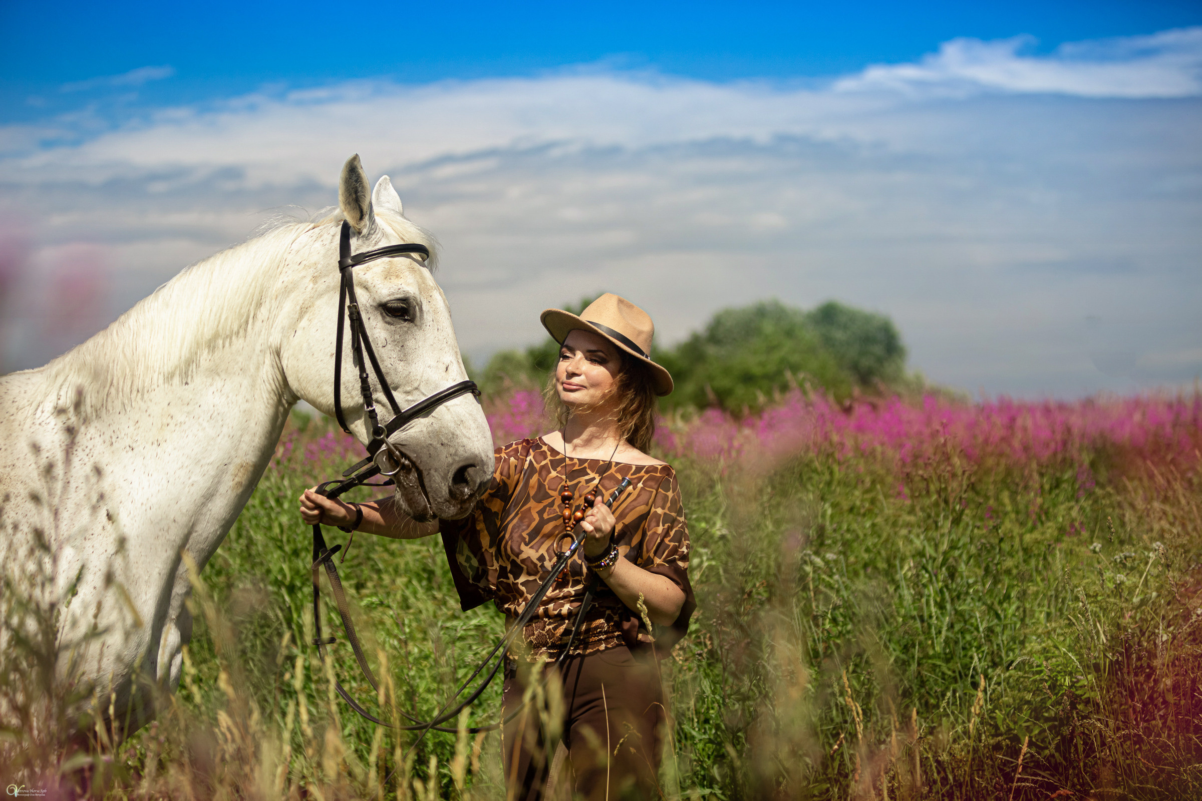 В поле с иван-чаем. Фотограф женский и мужской портрет Санкт-Петербург