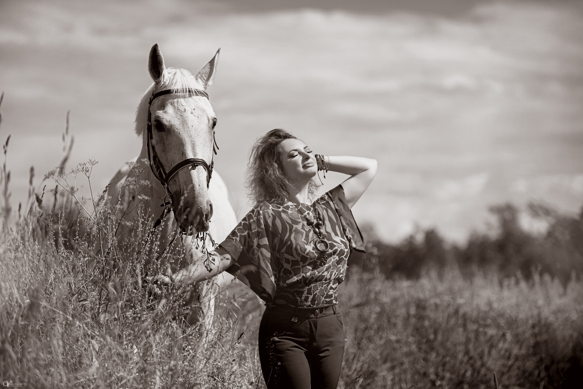 В поле с иван-чаем. Фотограф женский и мужской портрет Санкт-Петербург