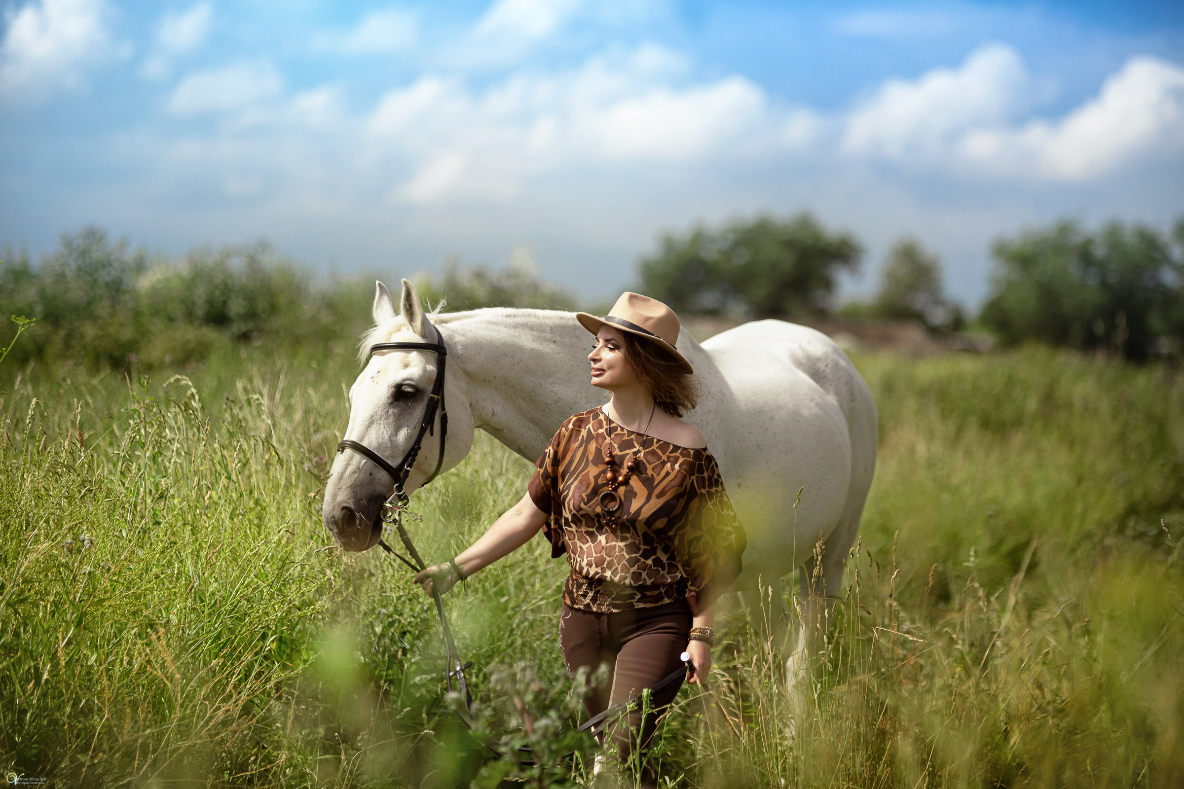 В поле с иван-чаем. Фотограф женский и мужской портрет Санкт-Петербург