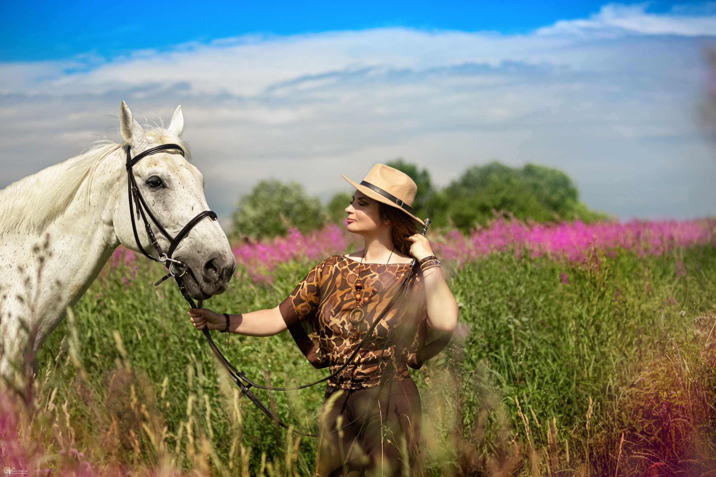 В поле с иван-чаем. Фотограф женский и мужской портрет Санкт-Петербург