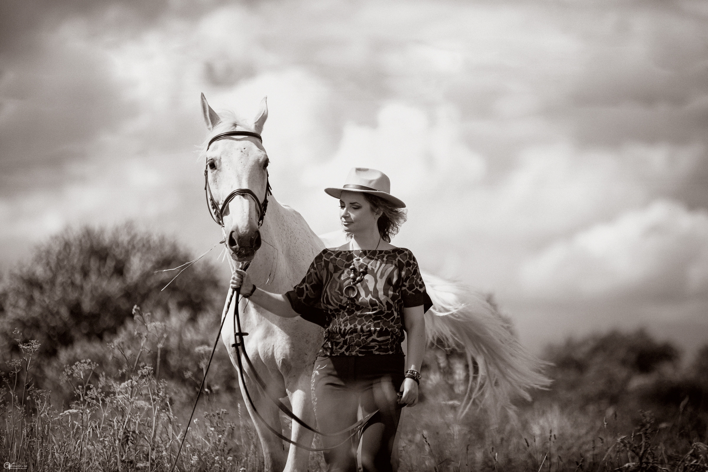 В поле с иван-чаем. Фотограф женский и мужской портрет Санкт-Петербург