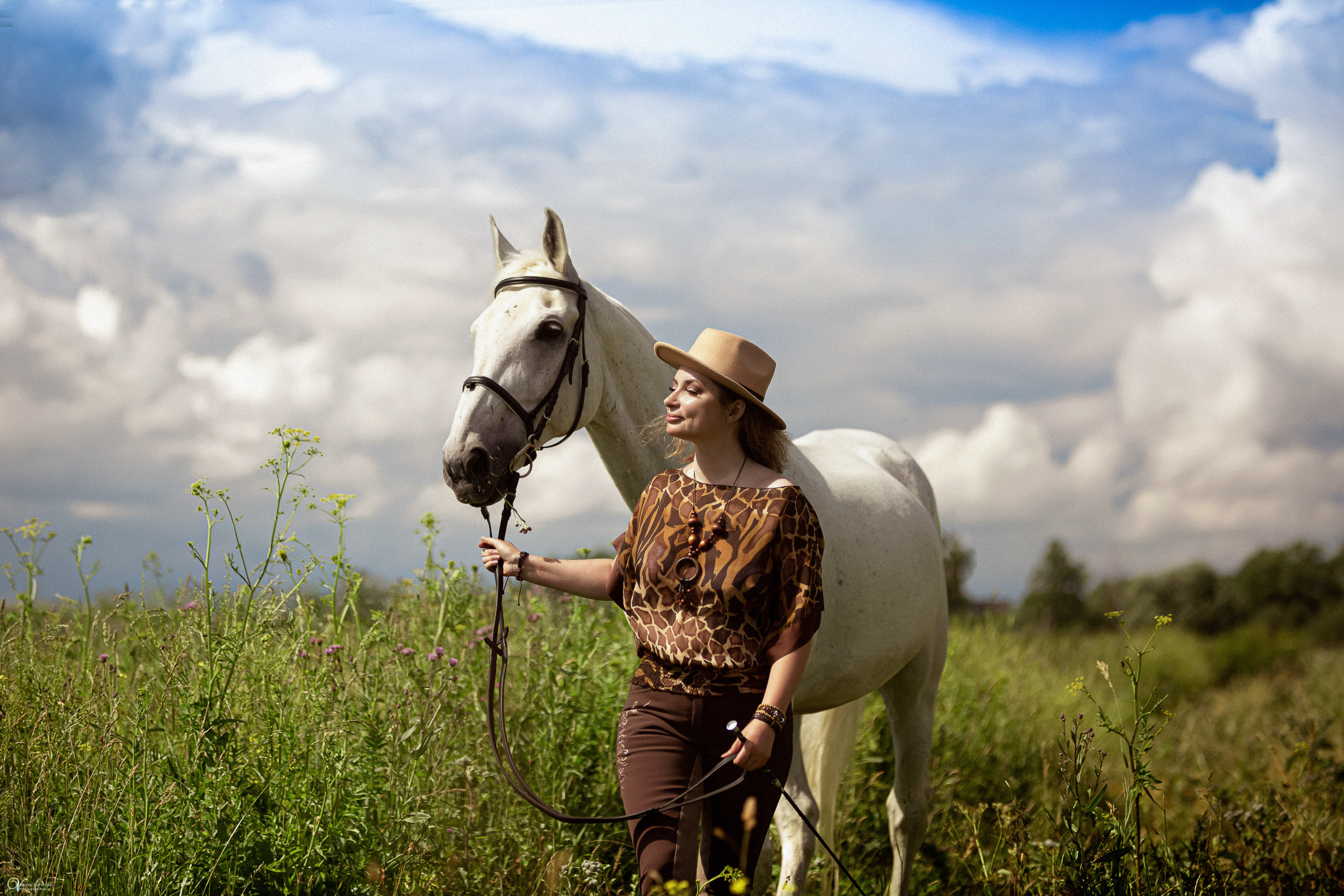 В поле с иван-чаем. Фотограф женский и мужской портрет Санкт-Петербург