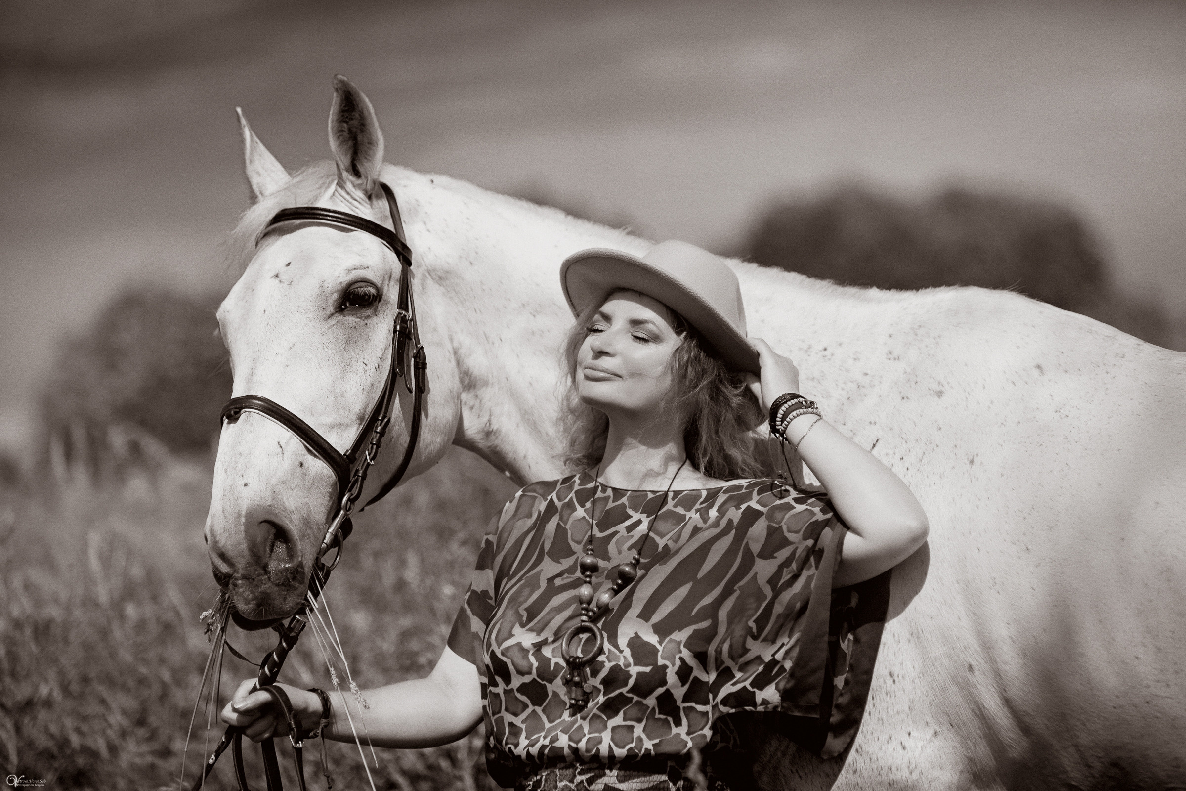 В поле с иван-чаем. Фотограф женский и мужской портрет Санкт-Петербург