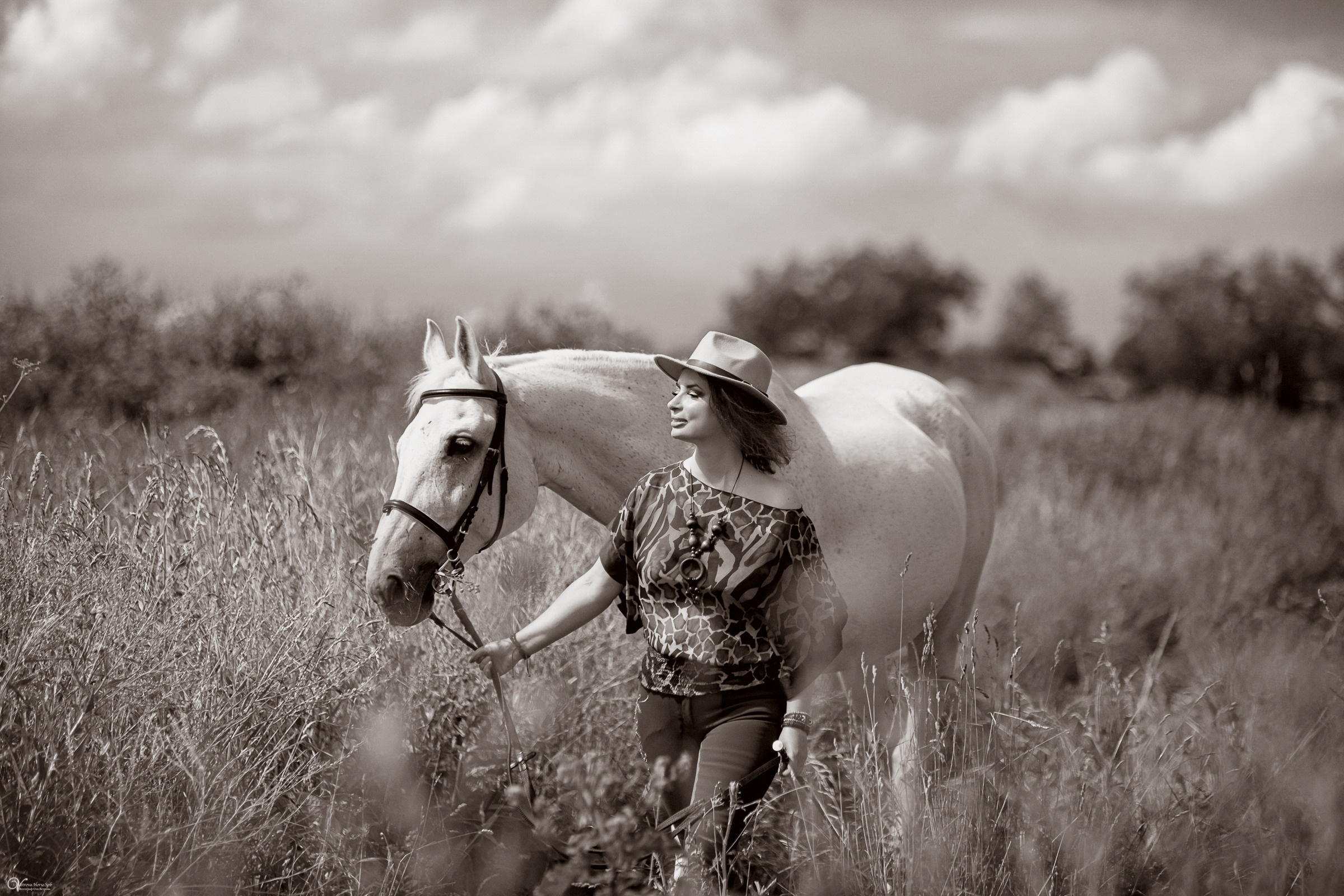 В поле с иван-чаем. Фотограф женский и мужской портрет Санкт-Петербург