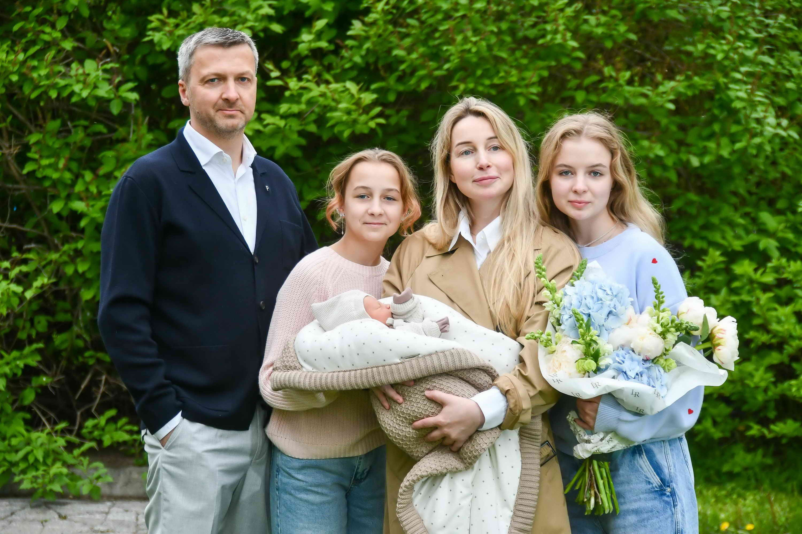 Выписка из роддома. Гуляния. Репортажный и детский фотограф в Новосибирске