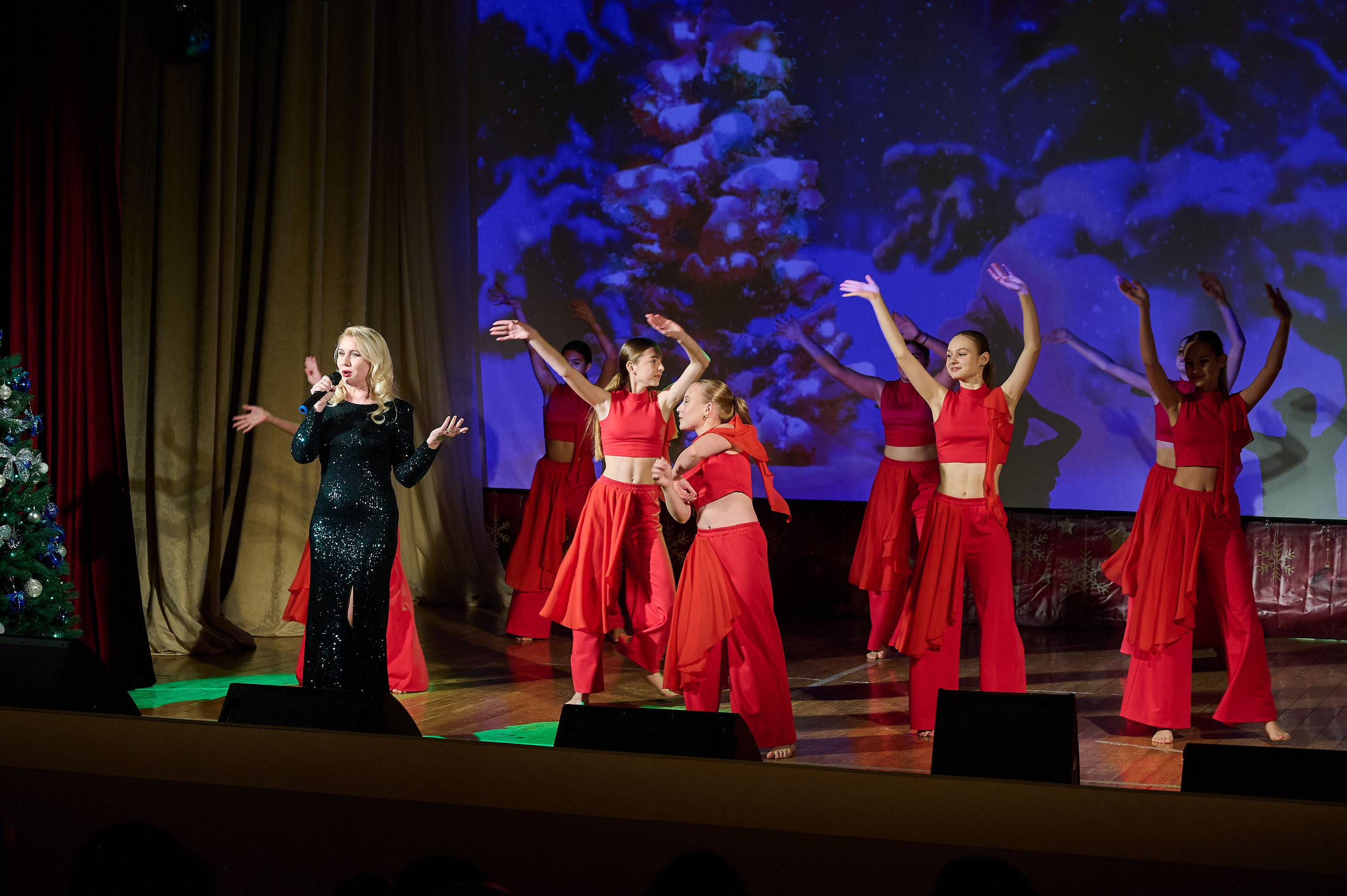 Концерт НГ В ДК. Жизнь курорта Кабардинка в фотографиях