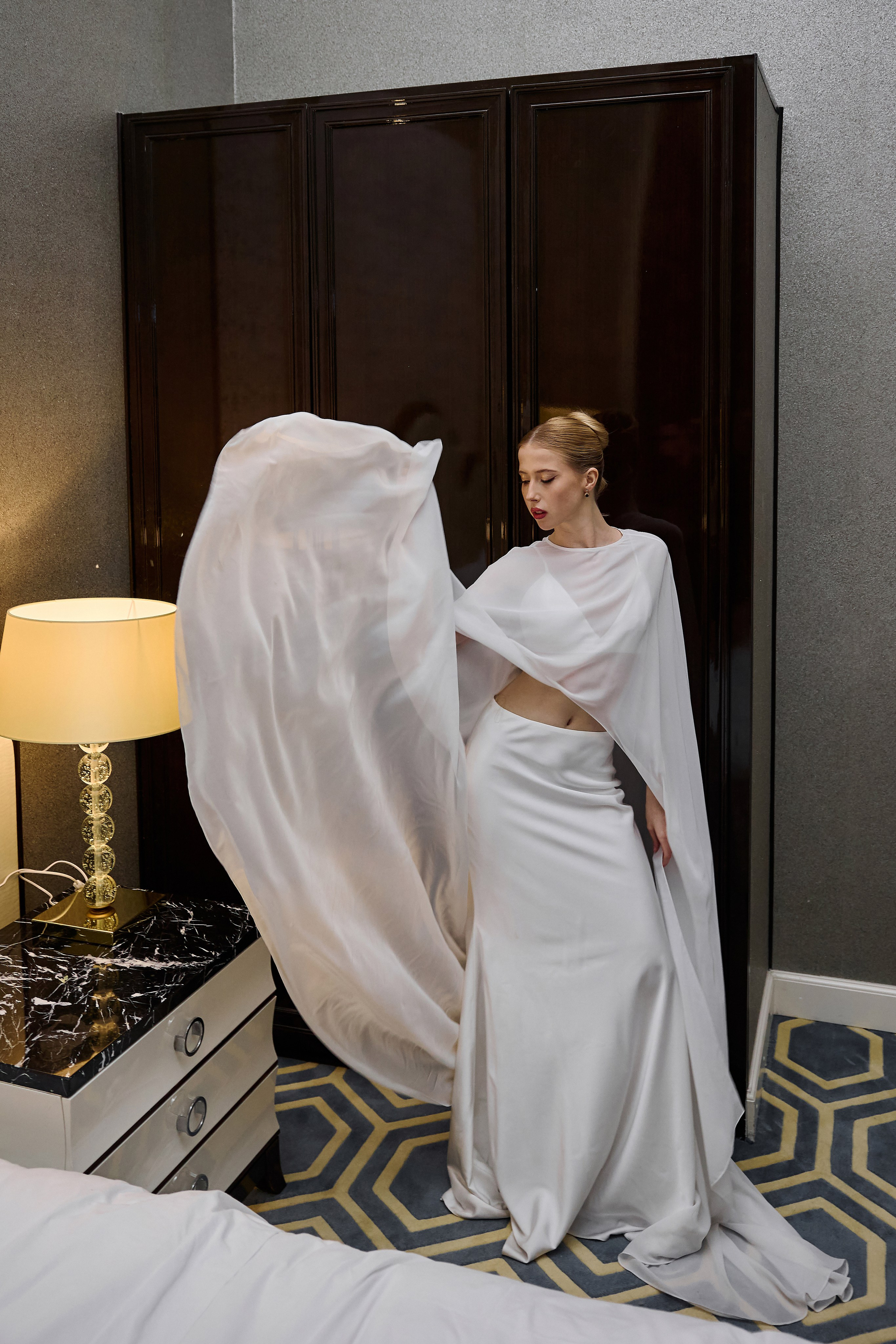 Вадим и Алина. Сборы в отеле St Regis. Свадебный фотограф в Москве и Подмосковье