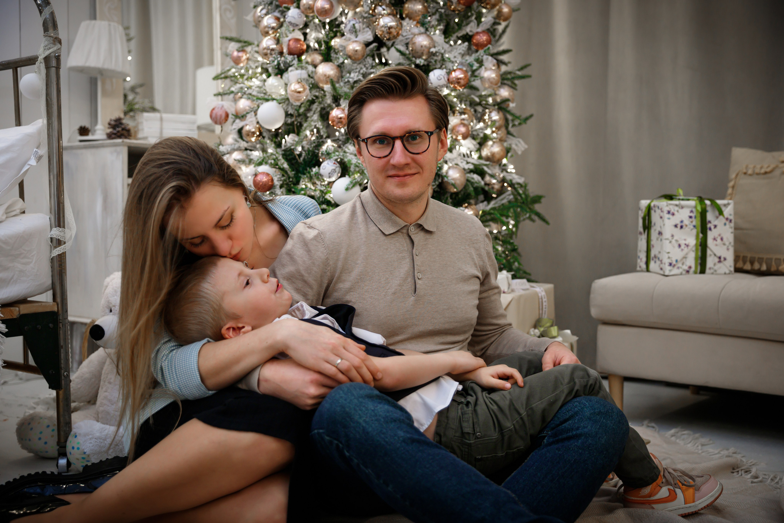 CherryFamily HappyNewYear DailyStudio. ФОТОГРАФ РАДОСТИ Фотосессия в студии СПб. Портретный фотограф — Юрий Торлопов