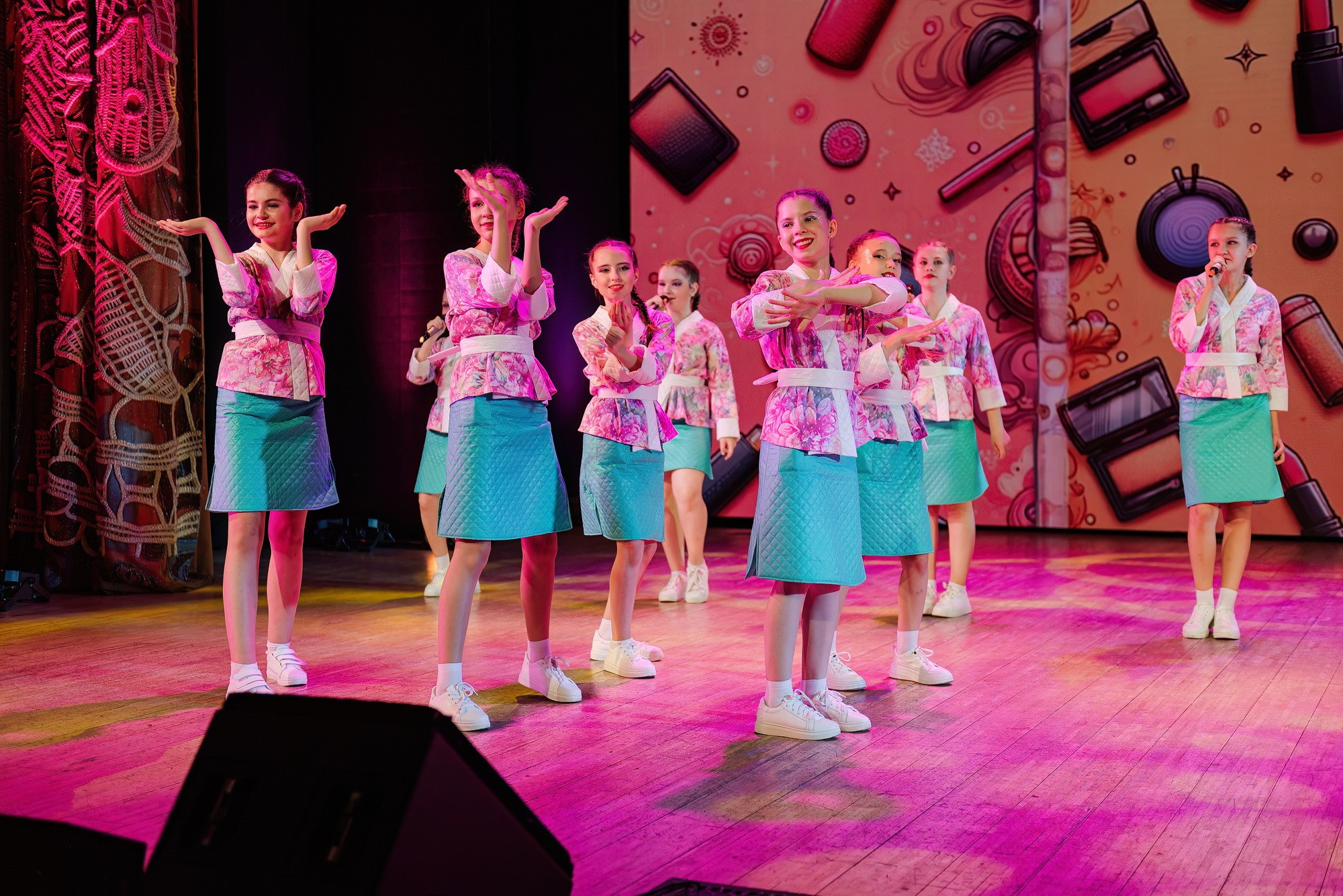 Отчетный концерт Образцового коллектива Алтая театра эстрадной песни «Созвездие». Свадебный и репортажный фотограф Никита Сницарев в Барнауле