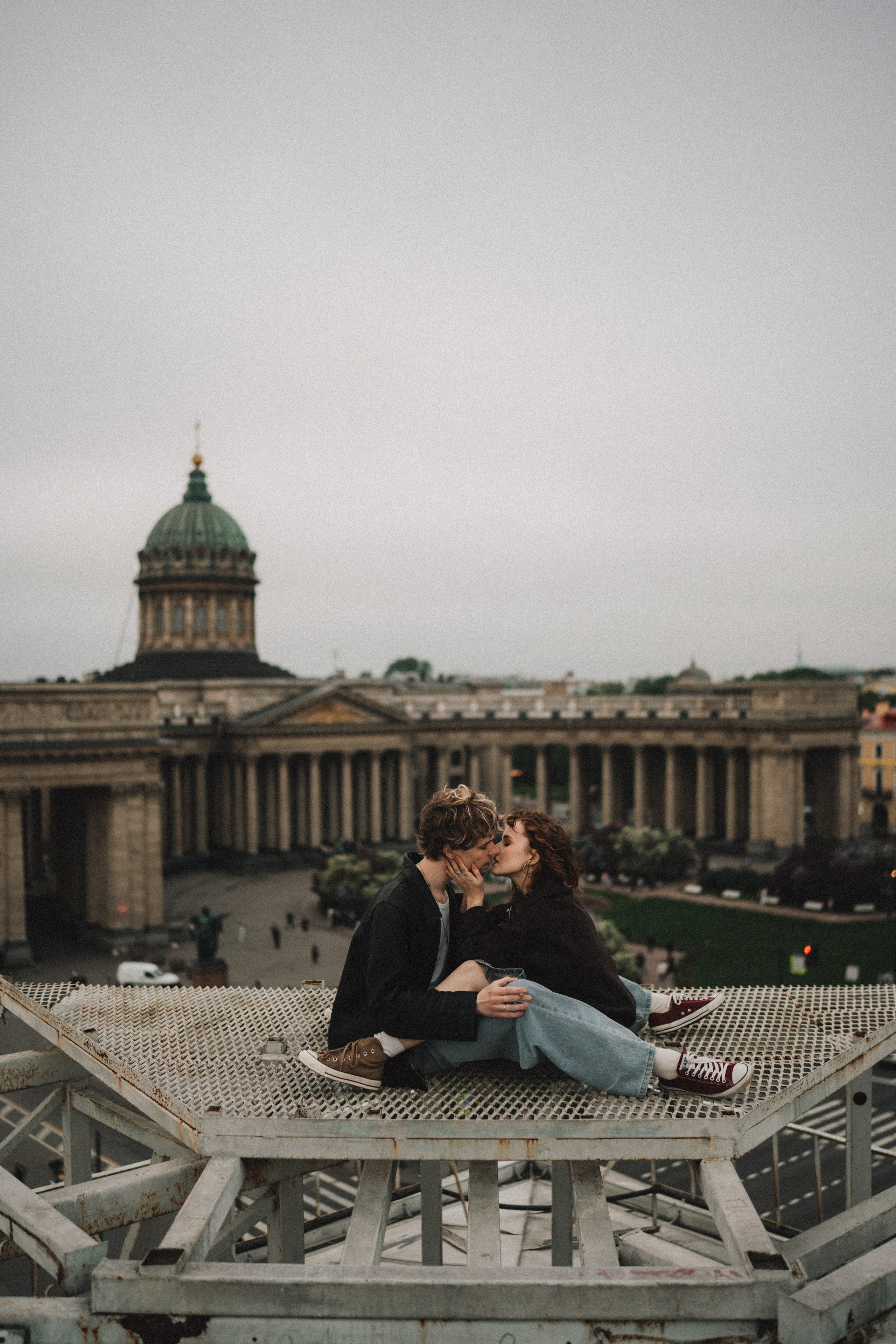 Фотосессия на крыше. парная съемка на крыше. Фотосессия лавстори СПб. Федосова Елизавета - свадебный фотограф СПб. 