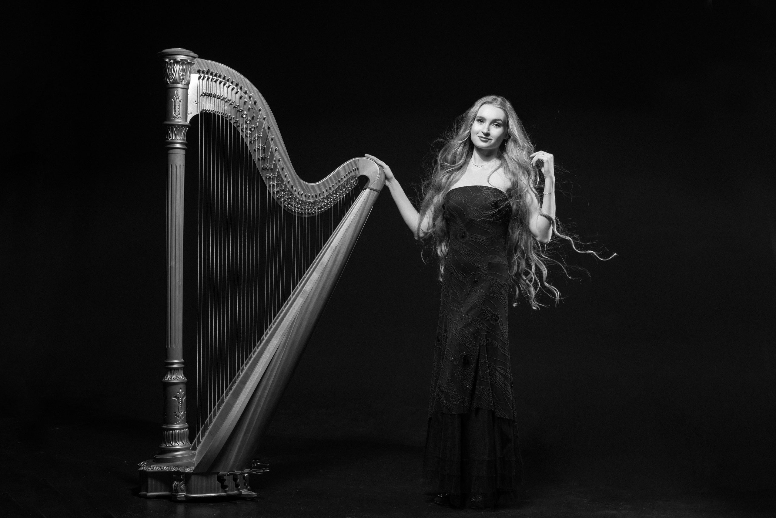 Harp girl. Portrait photographer in Minsk Slava Potalakh