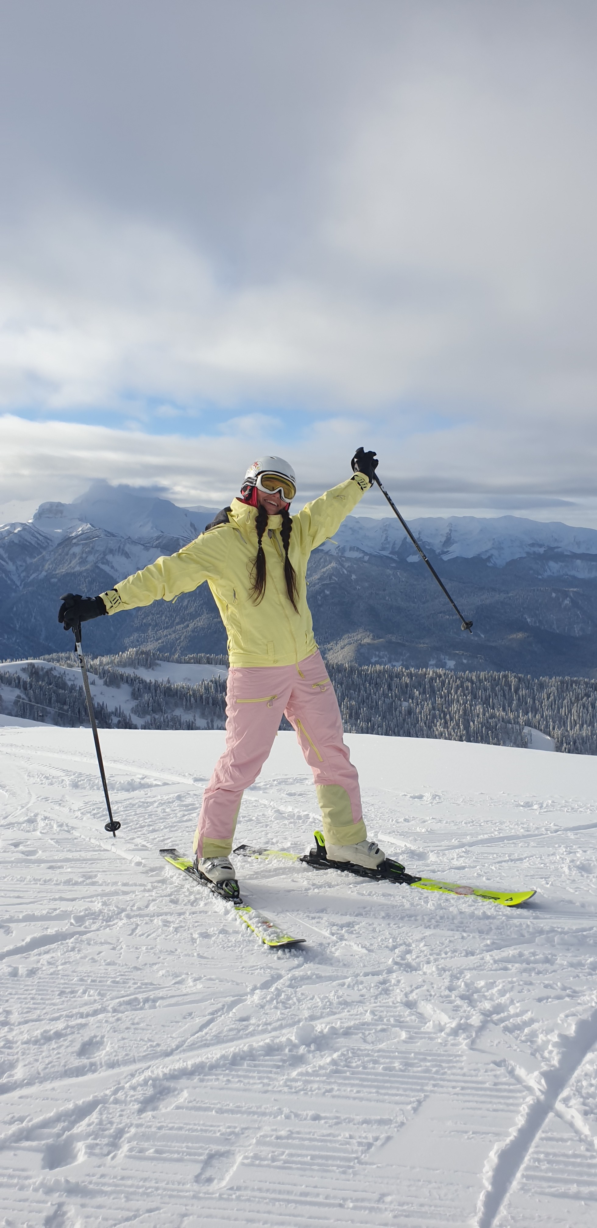 Обучение горным лыжам и сноуборду Красная Поляна. Инструкторы по горным лыжам Сочи Красная Поляна. Горнолыжная школа