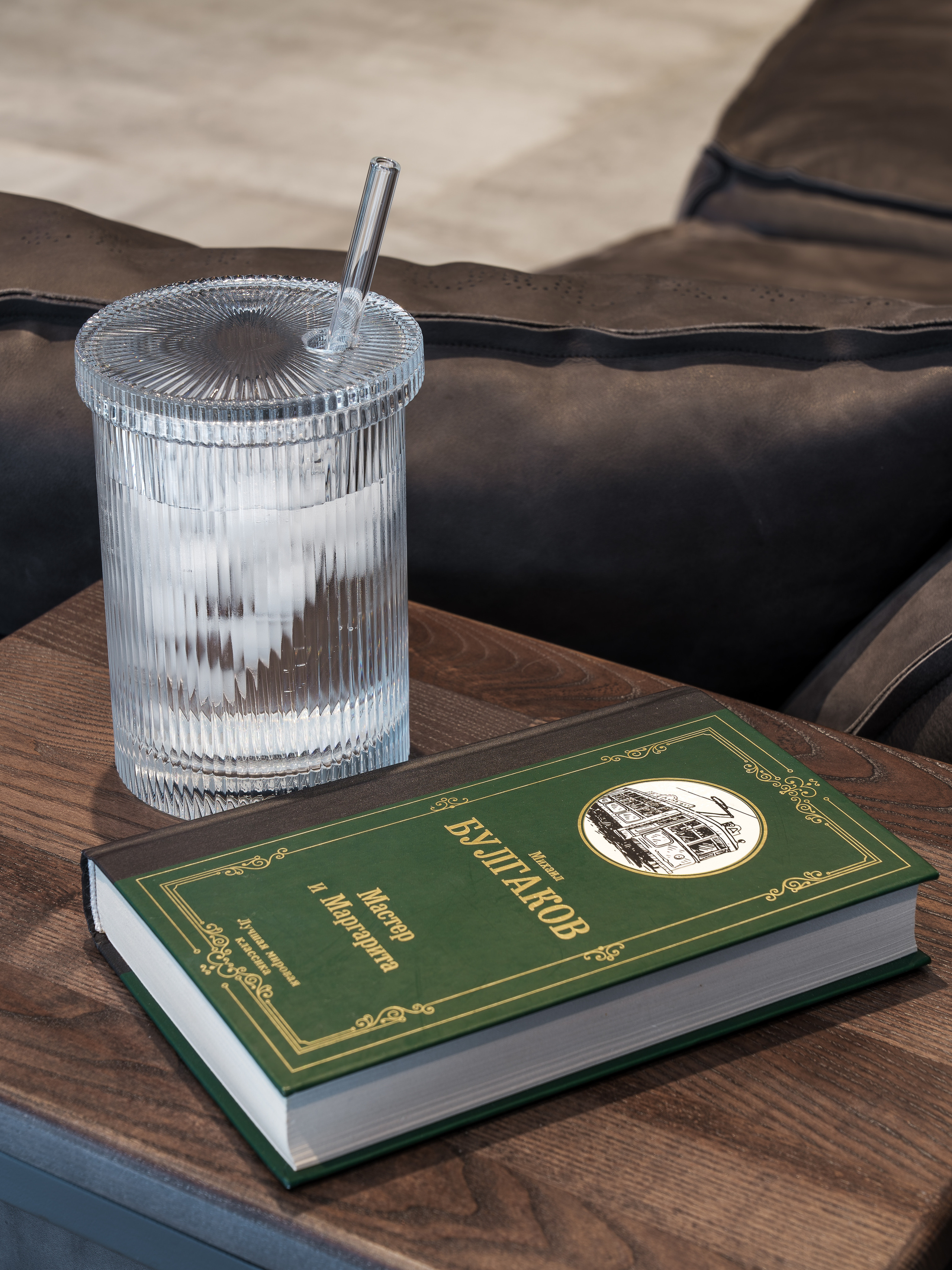 дизайнер Евгений Махнёв, декоратор Лиа Саргсян, фотограф Сергей Денисенко