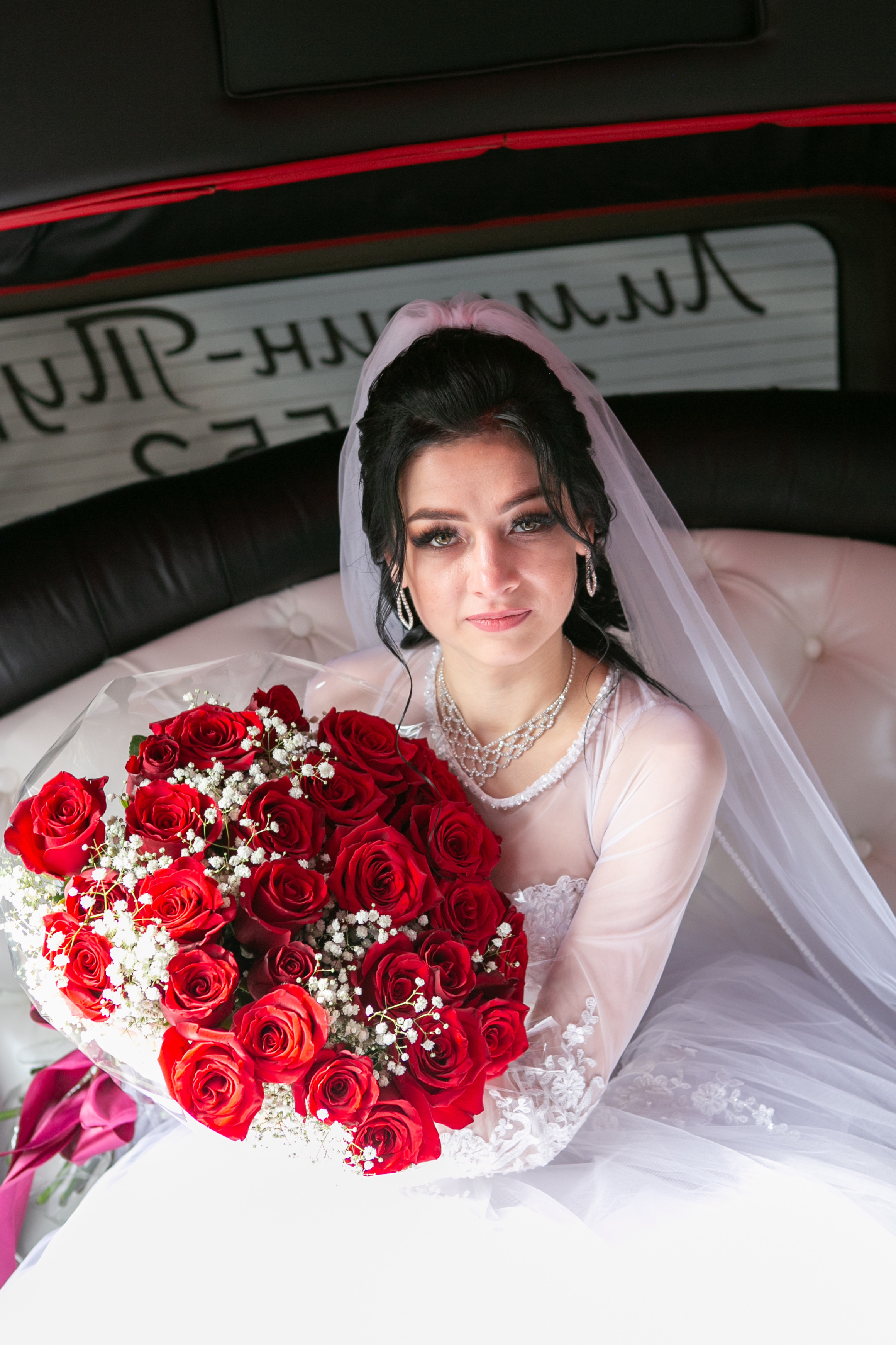 Свадебный фотограф в Омске. Счастливые моменты Вашей жизни. Фотограф Наталья Стаг в Омске. Фотографирую в разных стилях в разных студиях, а так же в школах и садах. Печатаю выпускные фотоальбомы