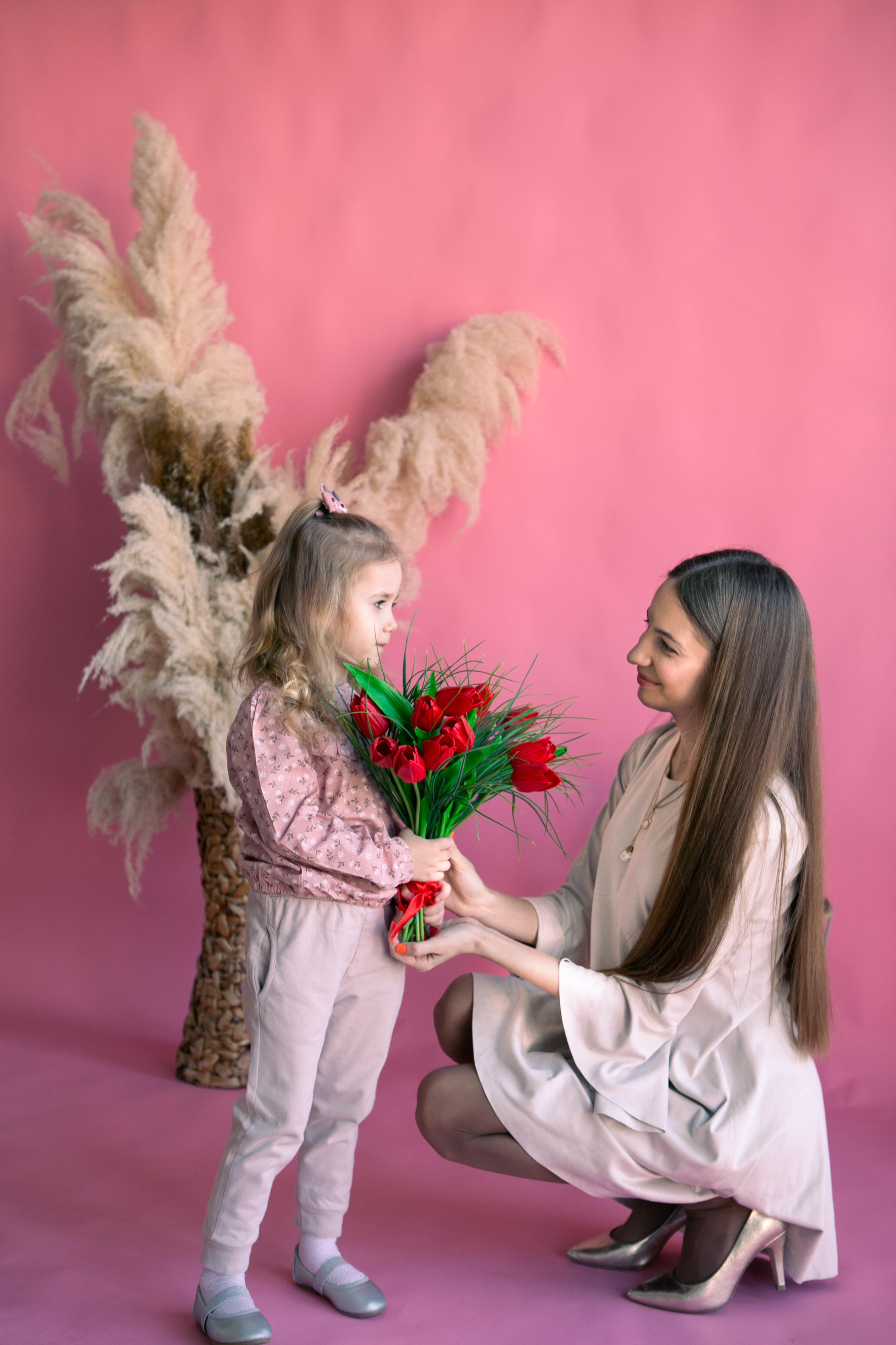 Мамина радость. Фотограф Наталья Стаг в Омске. Фотографирую в разных стилях в разных студиях, а так же в школах и садах. Печатаю выпускные фотоальбомы