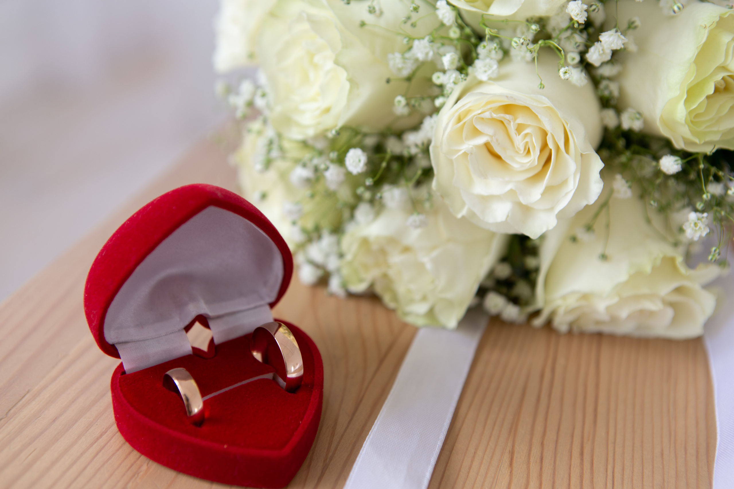 Свадебный фотограф в Омске. Счастливые моменты Вашей жизни. Фотограф Наталья Стаг в Омске. Фотографирую в разных стилях в разных студиях, а так же в школах и садах. Печатаю выпускные фотоальбомы