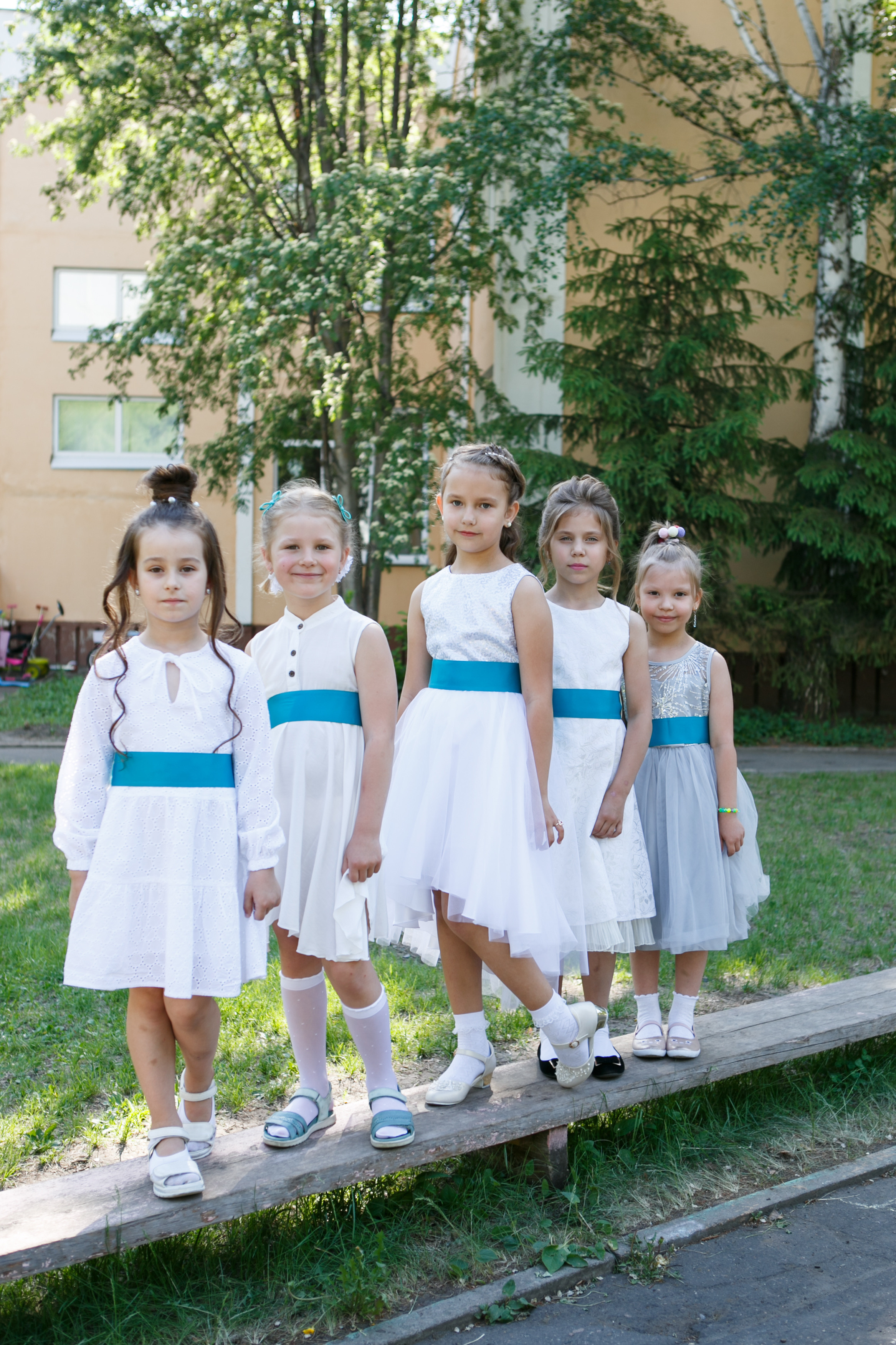 Школьная фотосессия в Омске. Выпускники. 4 класс. Фотосессия для выпускного альбома в Омске. Школьный фотограф в Омске. Фотограф Наталья Стаг в Омске. Фотографирую в разных стилях в разных студиях, а так же в школах и садах. Печатаю выпускные фотоальбомы