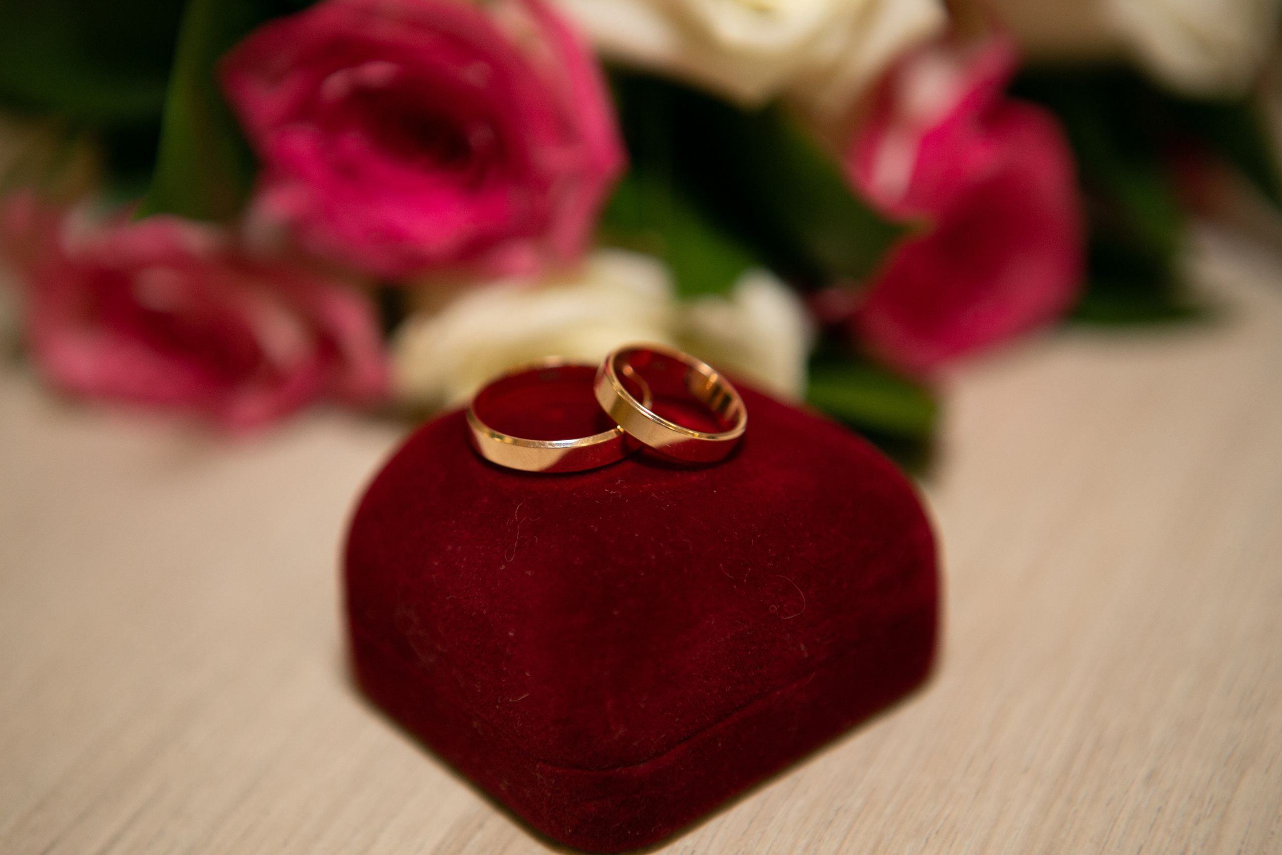 Свадебный фотограф в Омске. Счастливые моменты Вашей жизни. Фотограф Наталья Стаг в Омске. Фотографирую в разных стилях в разных студиях, а так же в школах и садах. Печатаю выпускные фотоальбомы