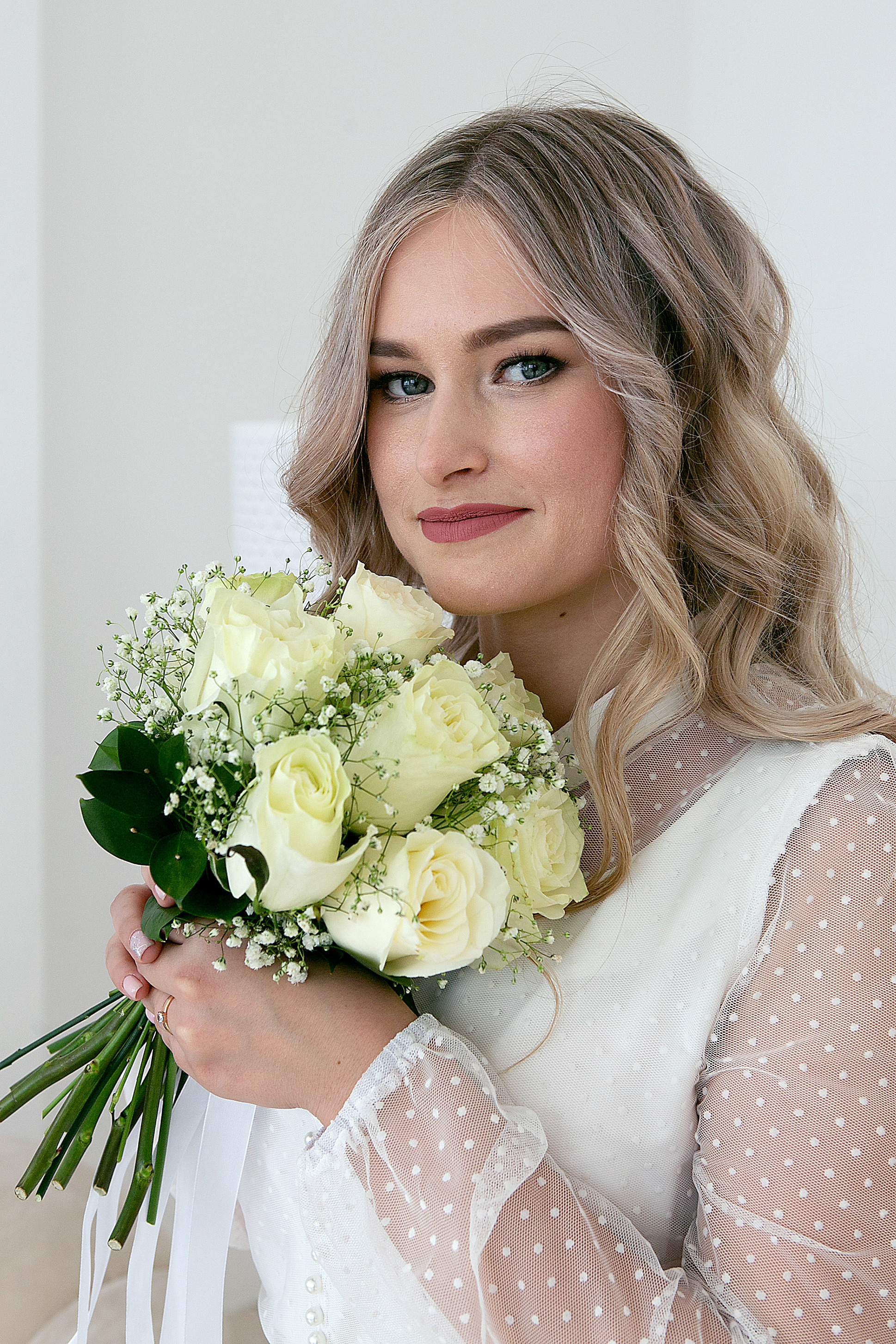 Свадебный фотограф в Омске. Счастливые моменты Вашей жизни. Фотограф Наталья Стаг в Омске. Фотографирую в разных стилях в разных студиях, а так же в школах и садах. Печатаю выпускные фотоальбомы