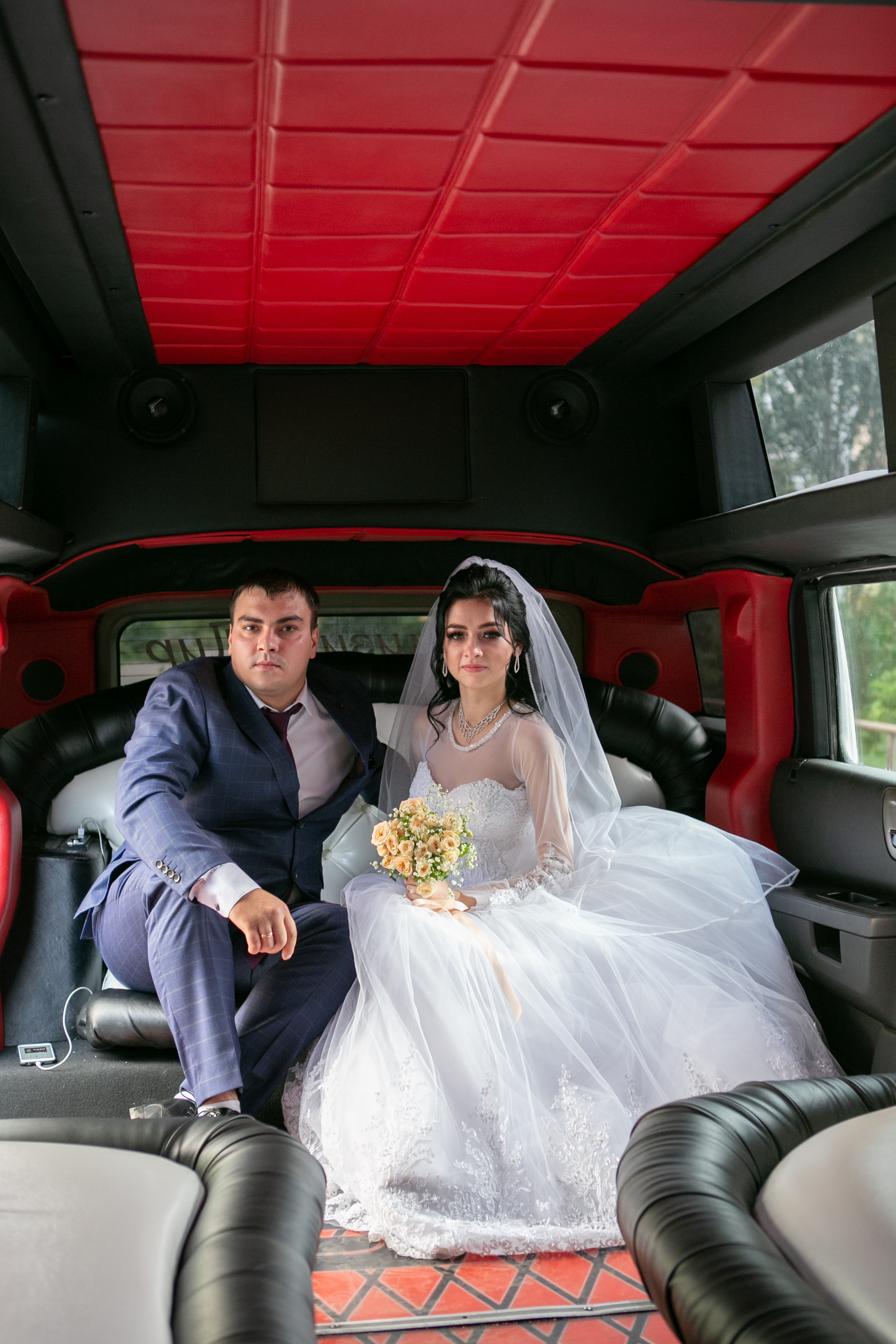 Свадебный фотограф в Омске. Счастливые моменты Вашей жизни. Фотограф Наталья Стаг в Омске. Фотографирую в разных стилях в разных студиях, а так же в школах и садах. Печатаю выпускные фотоальбомы