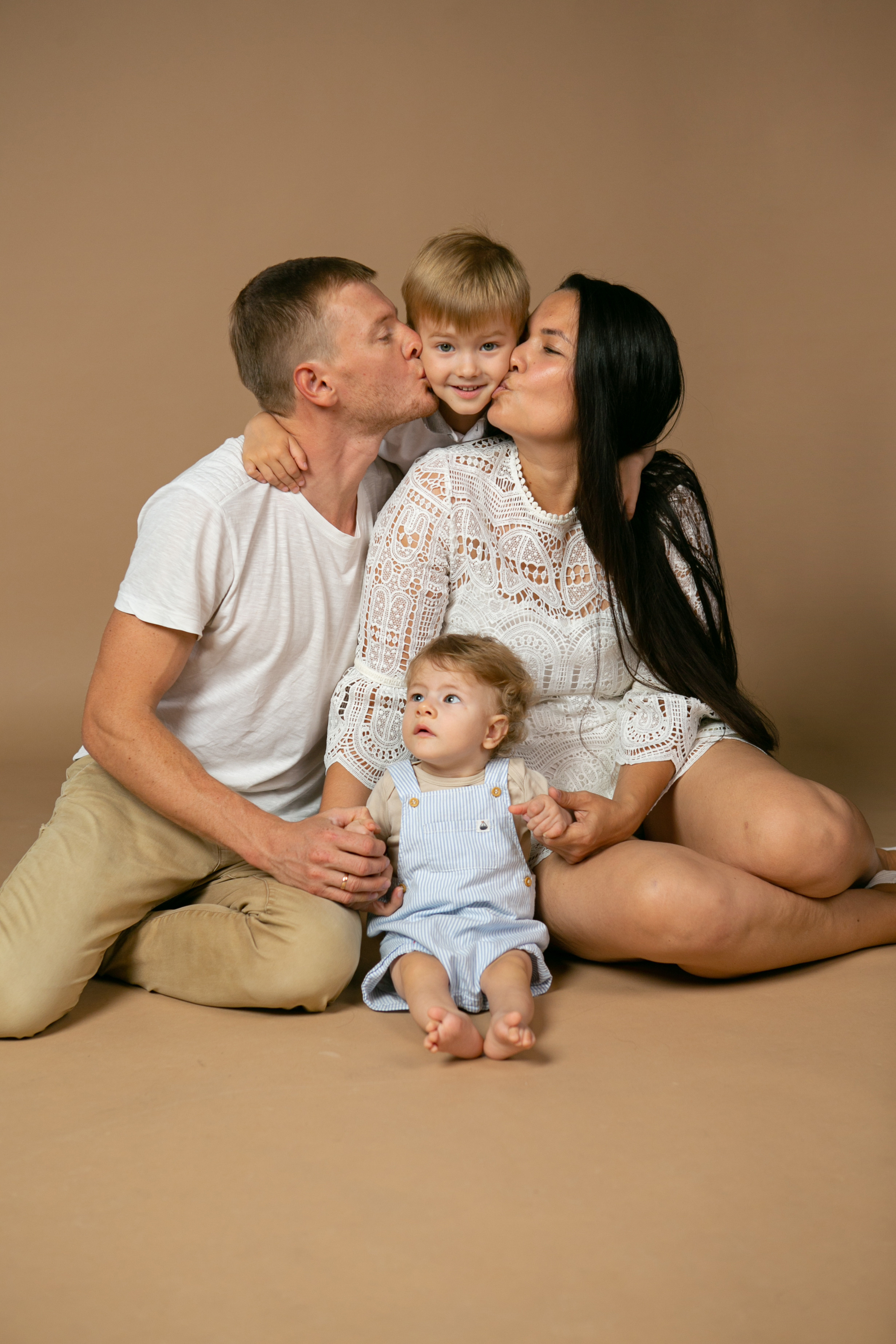 Фотопроект Мама и малыш. Фотограф Наталья Стаг в Омске. Фотографирую в разных стилях в разных студиях, а так же в школах и садах. Печатаю выпускные фотоальбомы