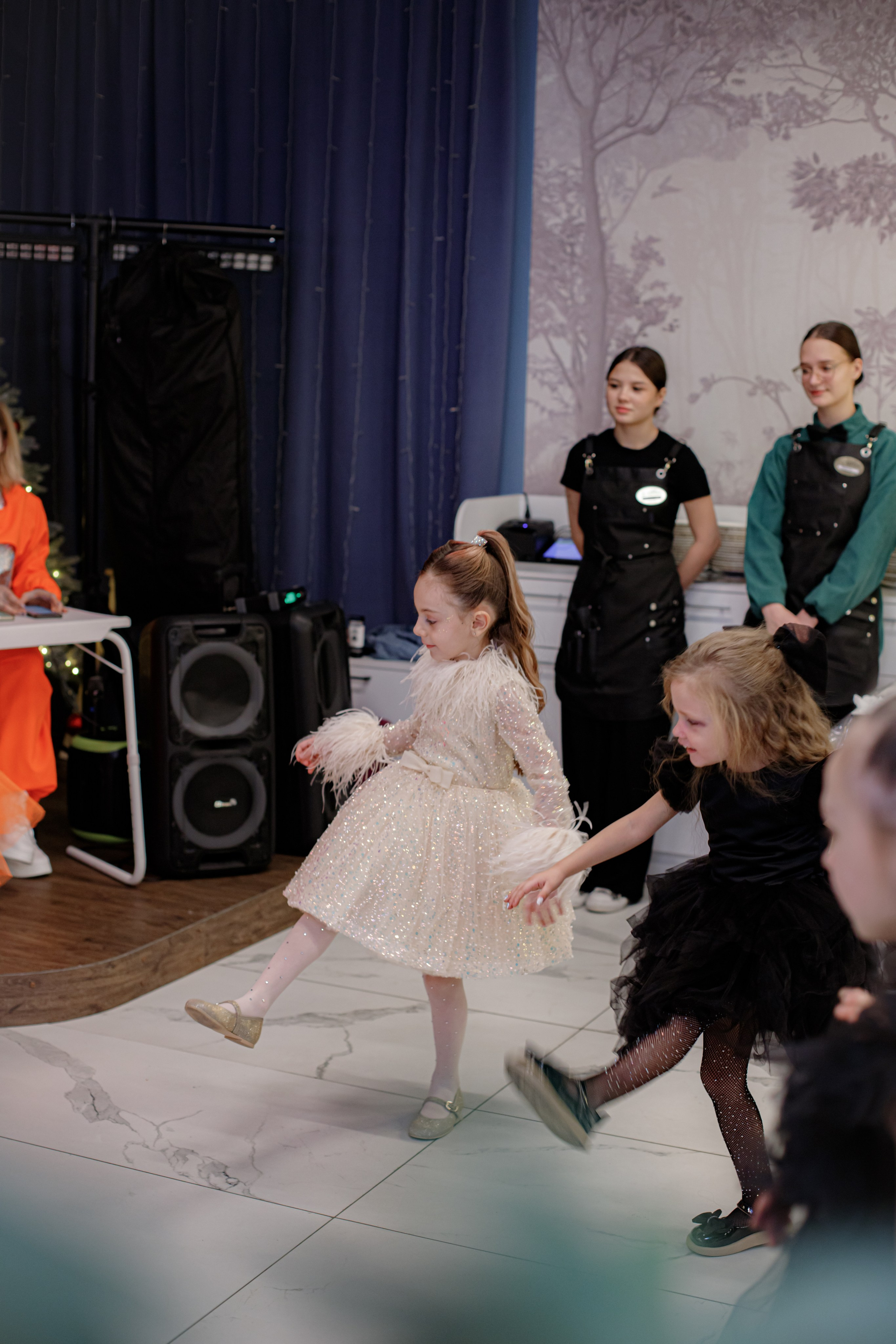 ASIA'S BIRTHDAY PARTY. Photokarish