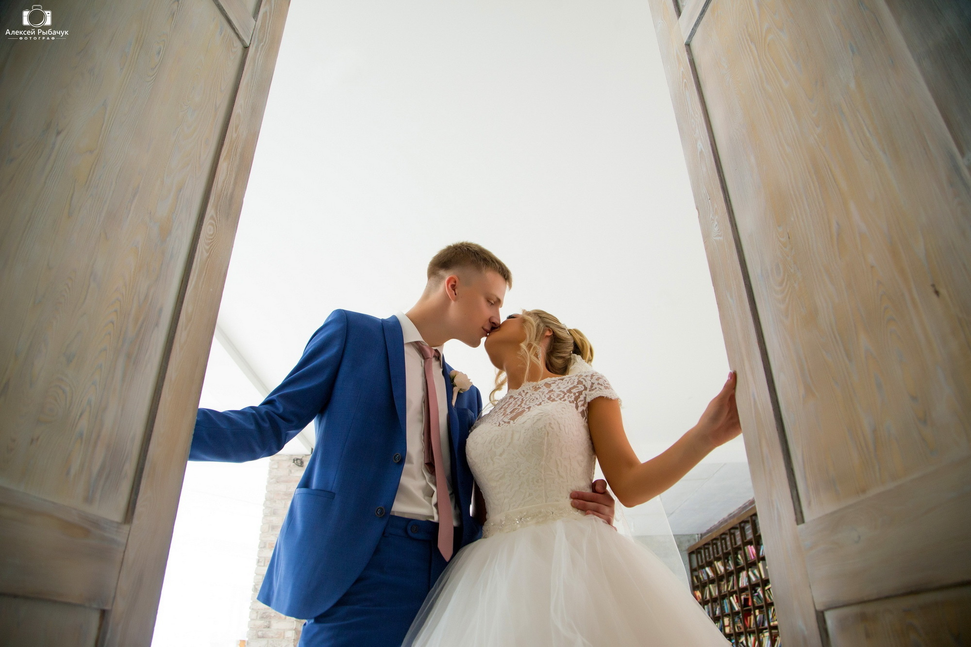 Свадебная фотосессия на природе в Иркутске. Фотограф видеограф Иркутск фото видео студия Алексея Марамзина