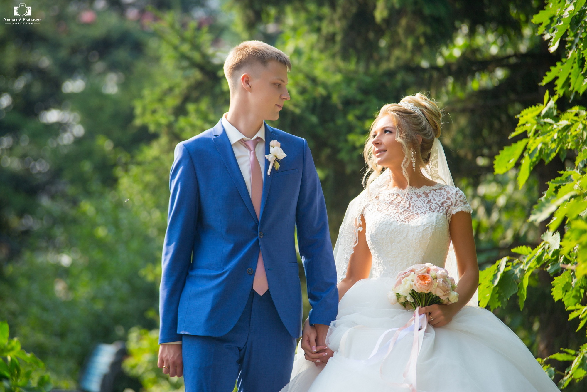 Свадебная фотосессия на природе в Иркутске. Фотограф видеограф Иркутск фото видео студия Алексея Марамзина