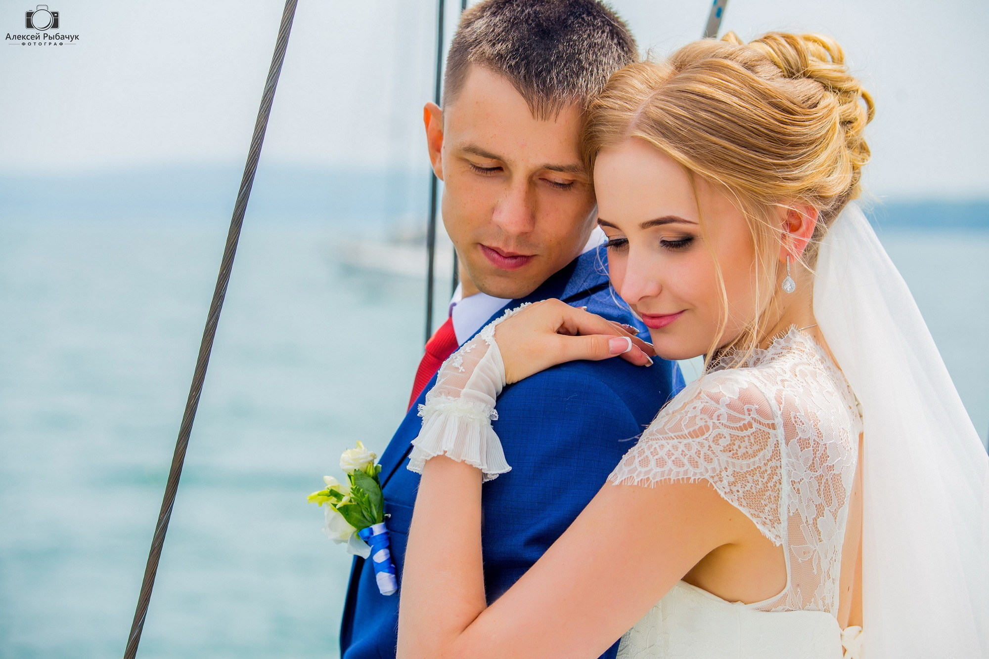 Свадебная фотосессия на яхте в Иркутске. Фотограф видеограф Иркутск фото видео студия Алексея Марамзина