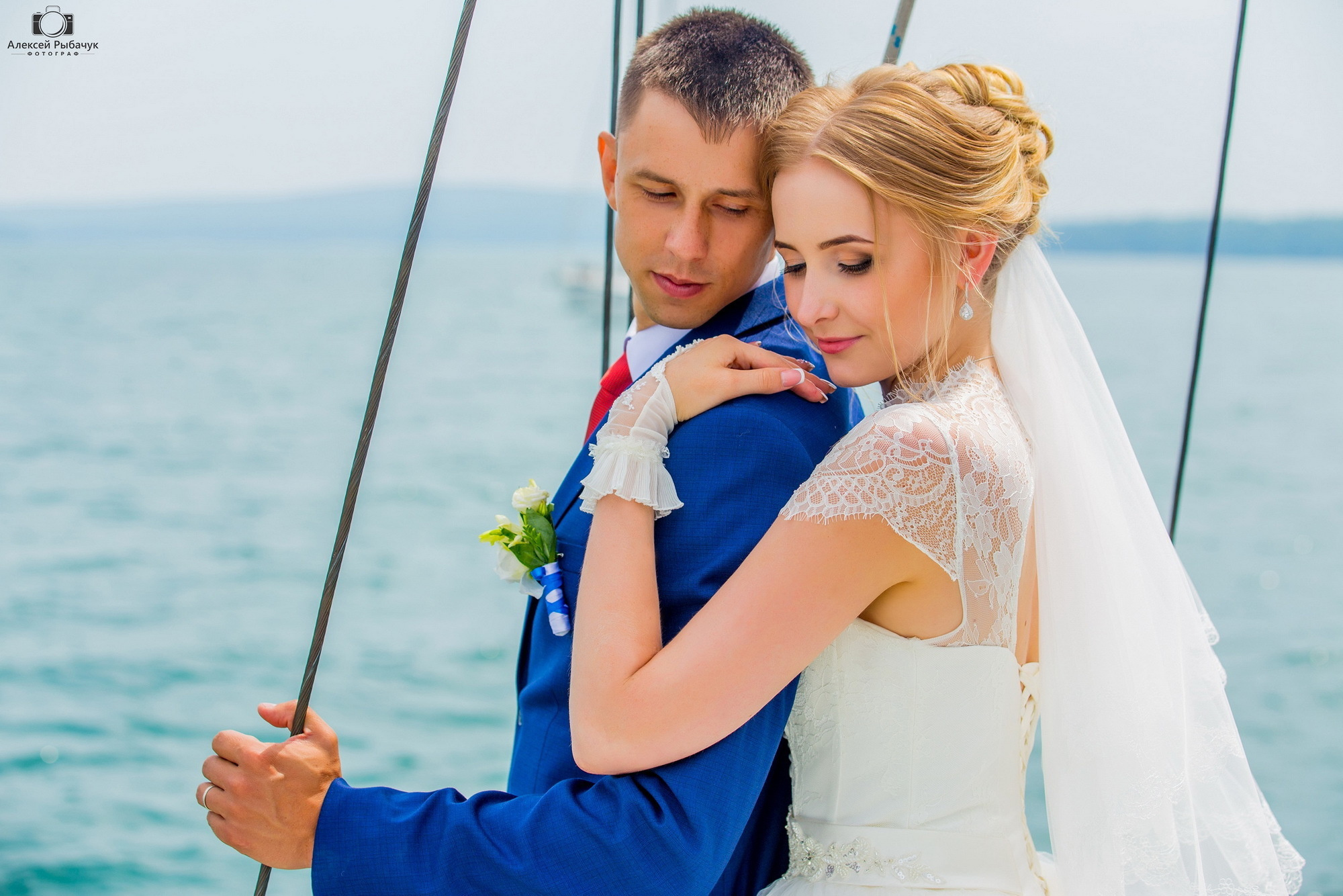 Свадебная фотосессия на яхте в Иркутске. Фотограф видеограф Иркутск фото видео студия Алексея Марамзина
