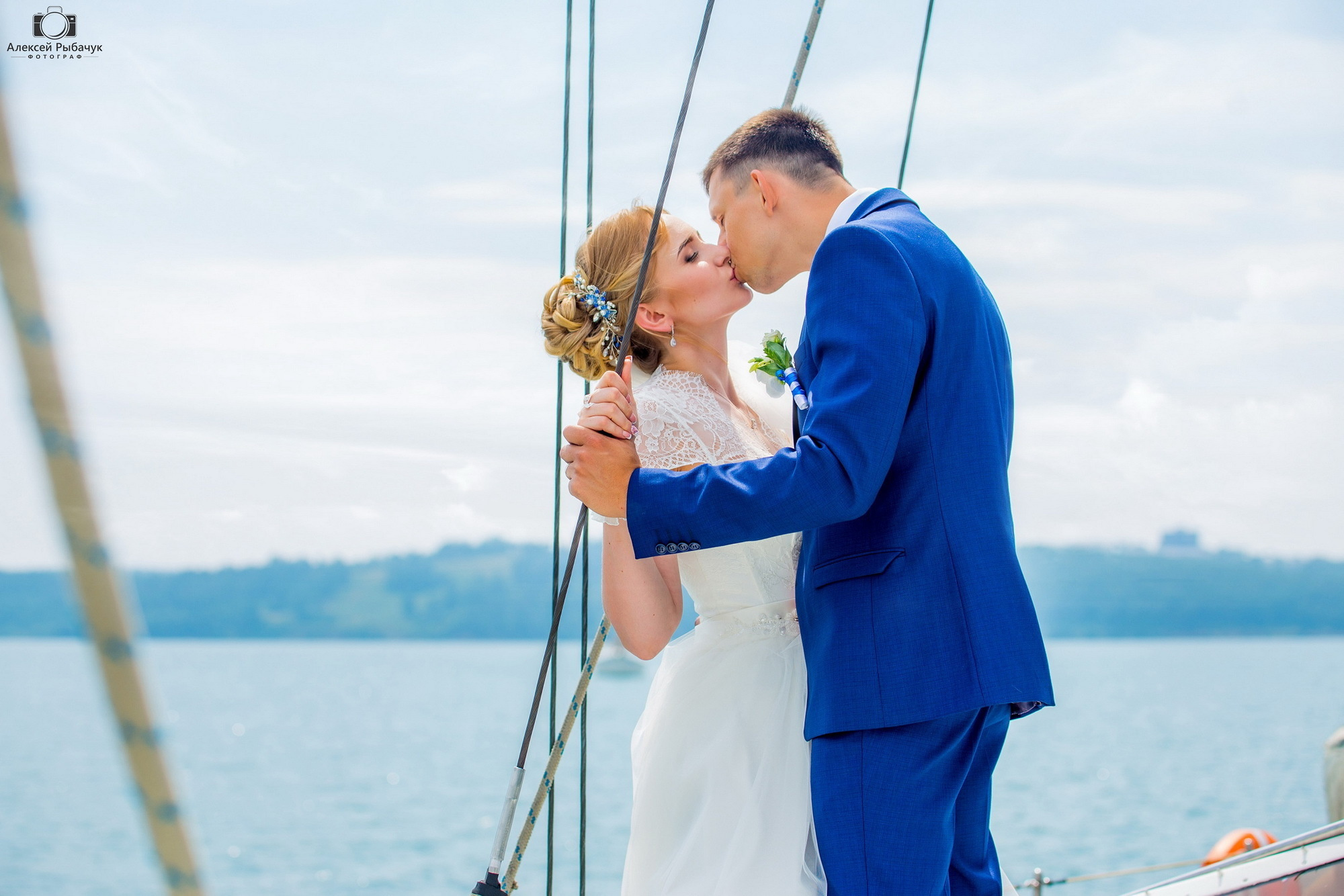 Свадебная фотосессия на яхте в Иркутске. Фотограф видеограф Иркутск фото видео студия Алексея Марамзина