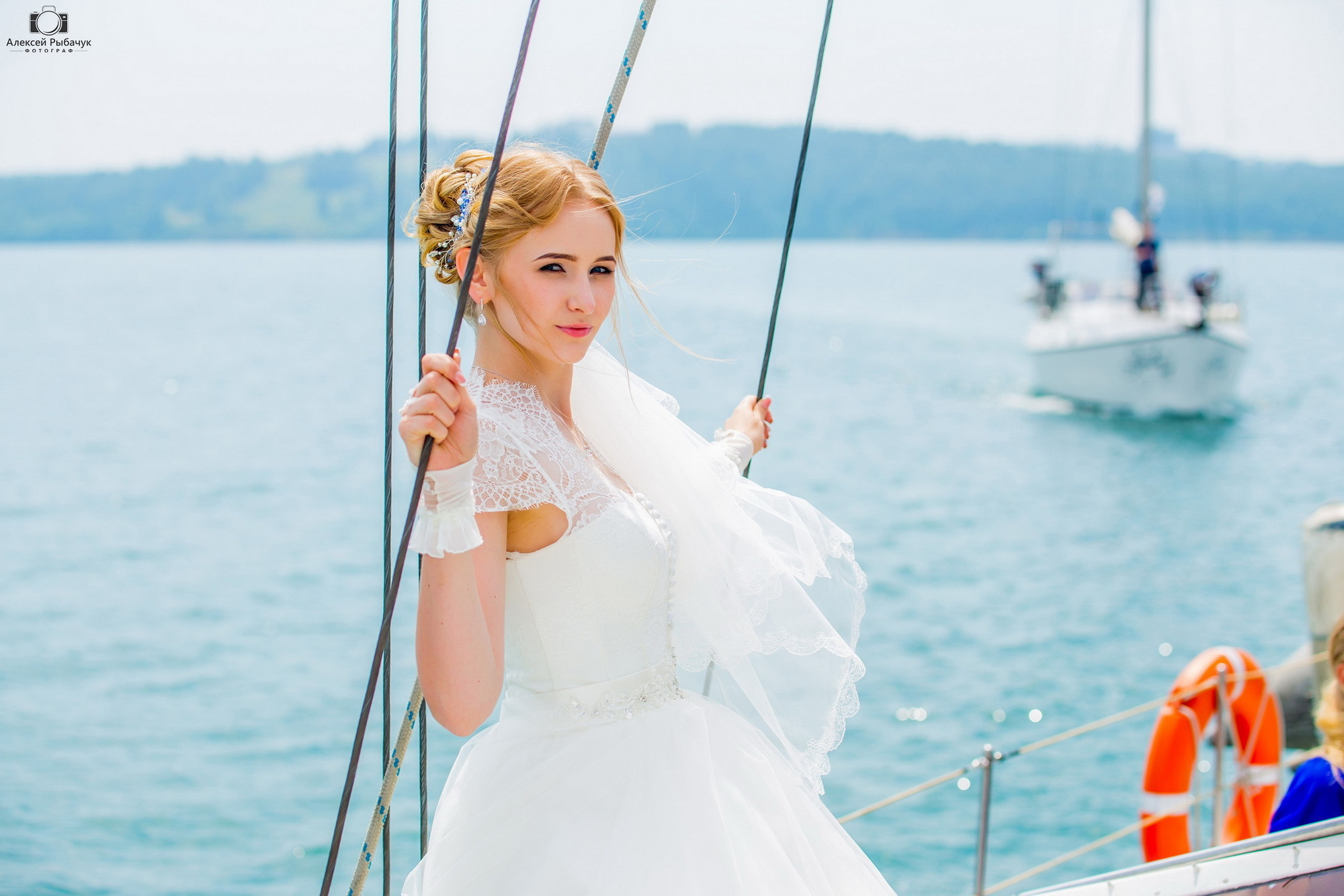 Свадебная фотосессия на яхте в Иркутске. Фотограф видеограф Иркутск фото видео студия Алексея Марамзина