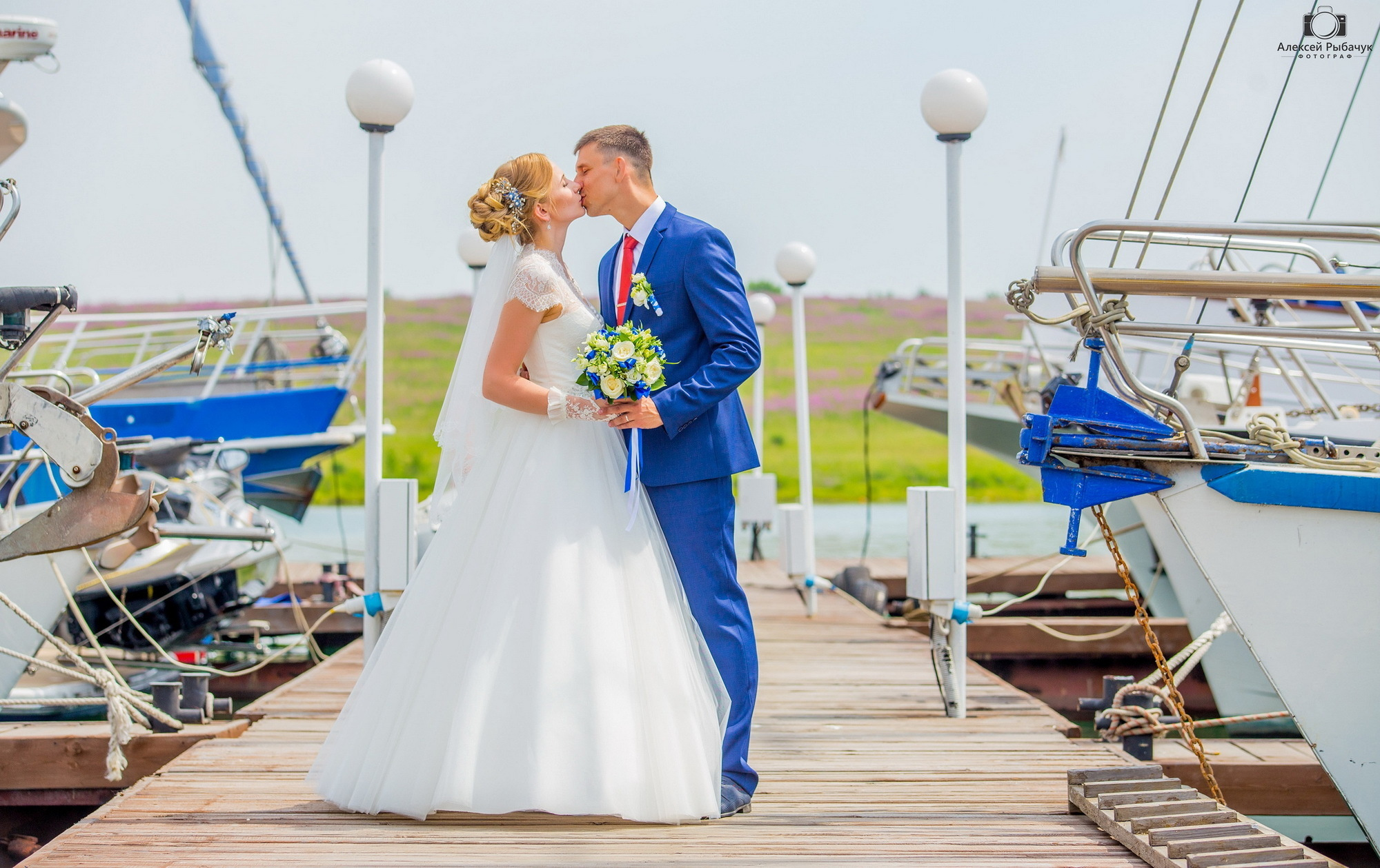 Свадебная фотосессия на яхте в Иркутске. Фотограф видеограф Иркутск фото видео студия Алексея Марамзина