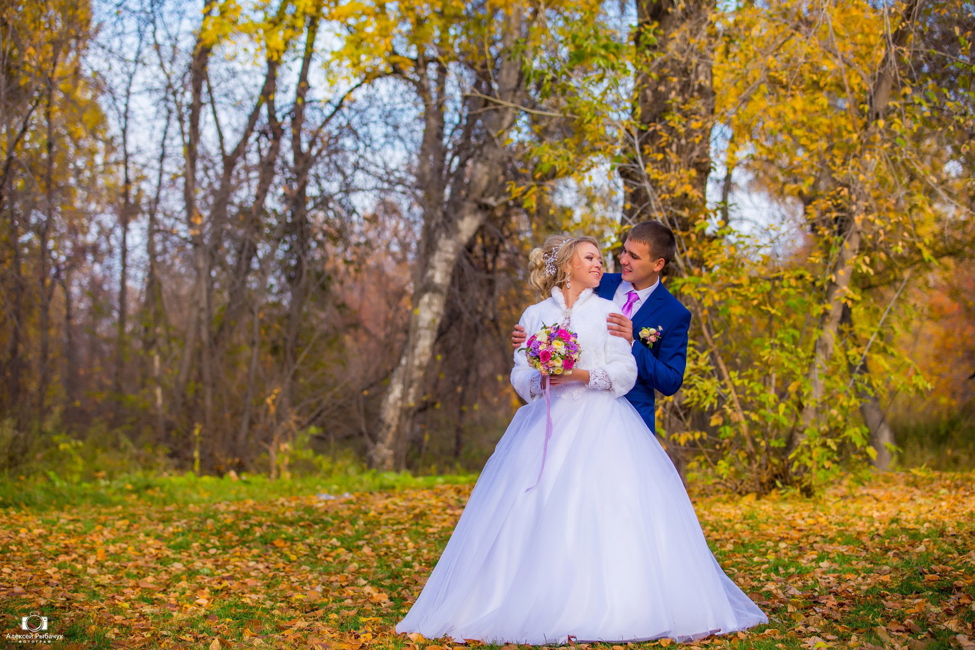 Осенние свадебные фотосессии в Иркутске. Фотограф видеограф Иркутск фото видео студия Алексея Марамзина