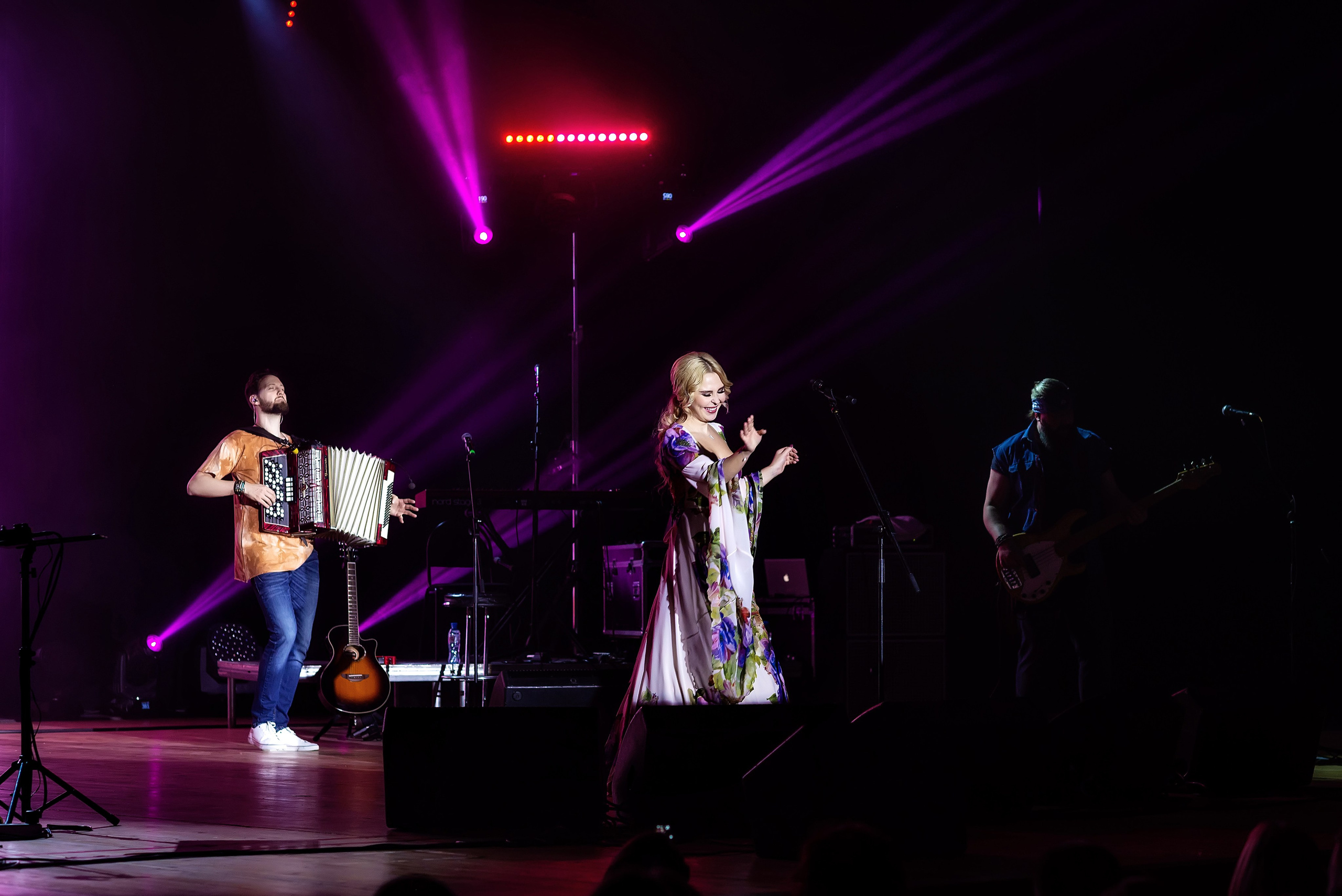 Концерт Пелагеи. Школьный, фэшн фотограф в Тюмени и в России Ирина Королева