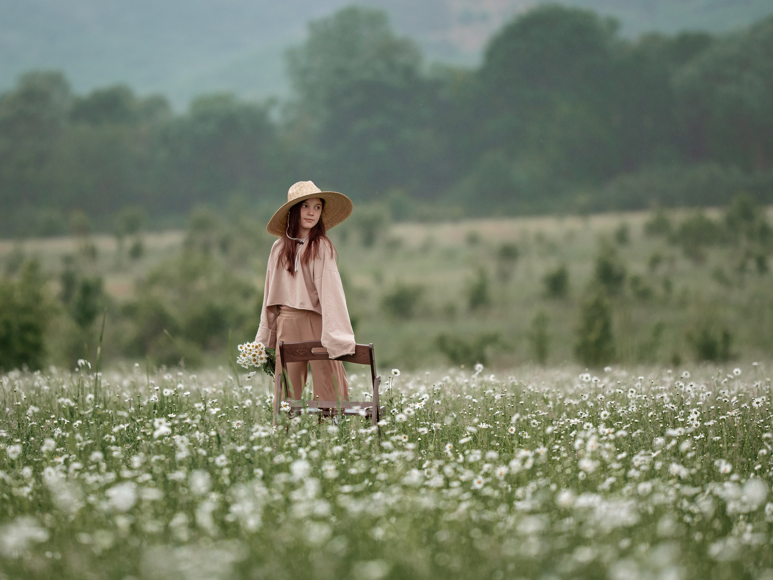 Фотосессия в ромашковом поле в Крыму