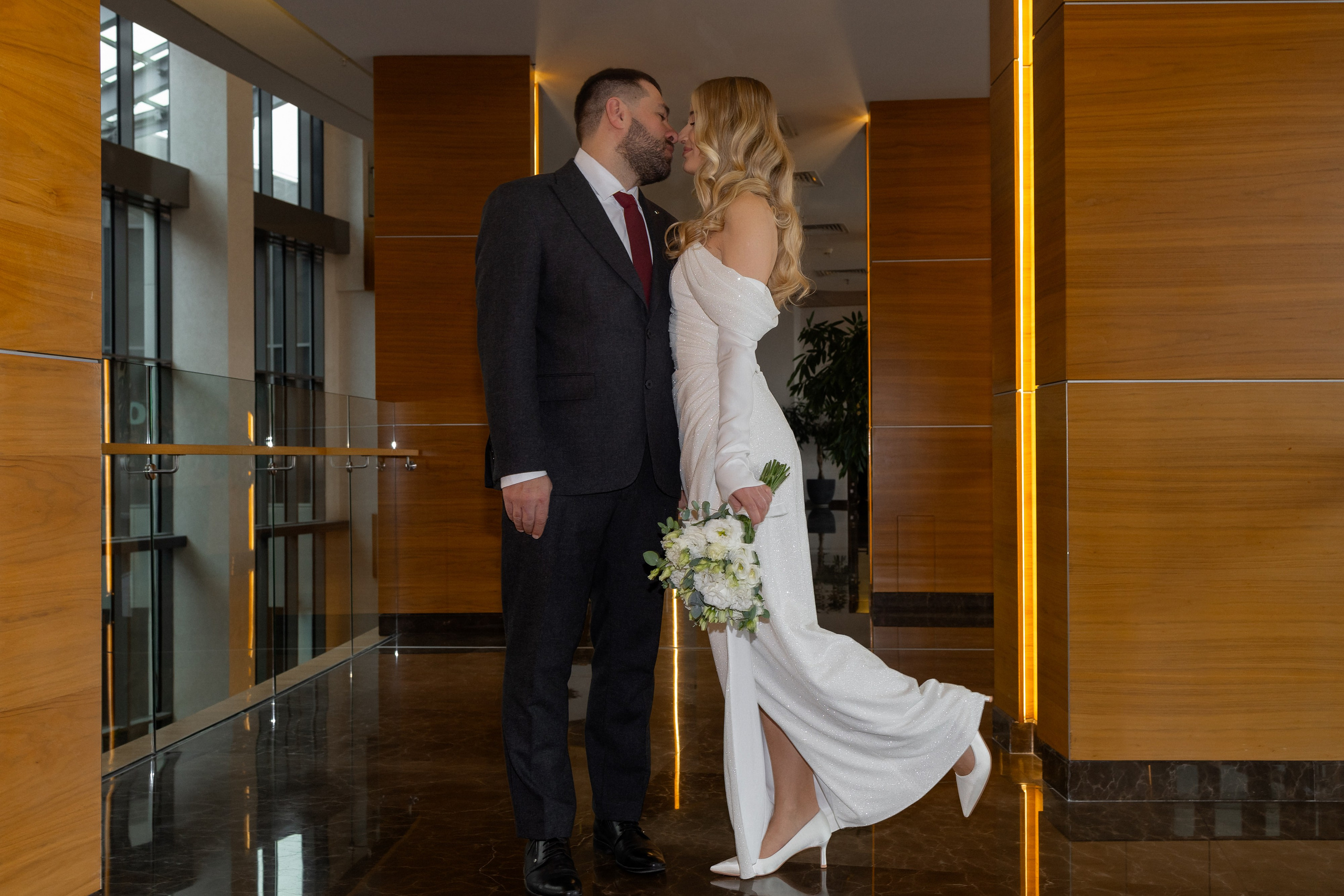 Свадебная фотосессия в отеле Марриот в Минске (Minsk Marriott Hotel). Свадебный фотограф в Минске/Беларуси Сергей Спиридонов