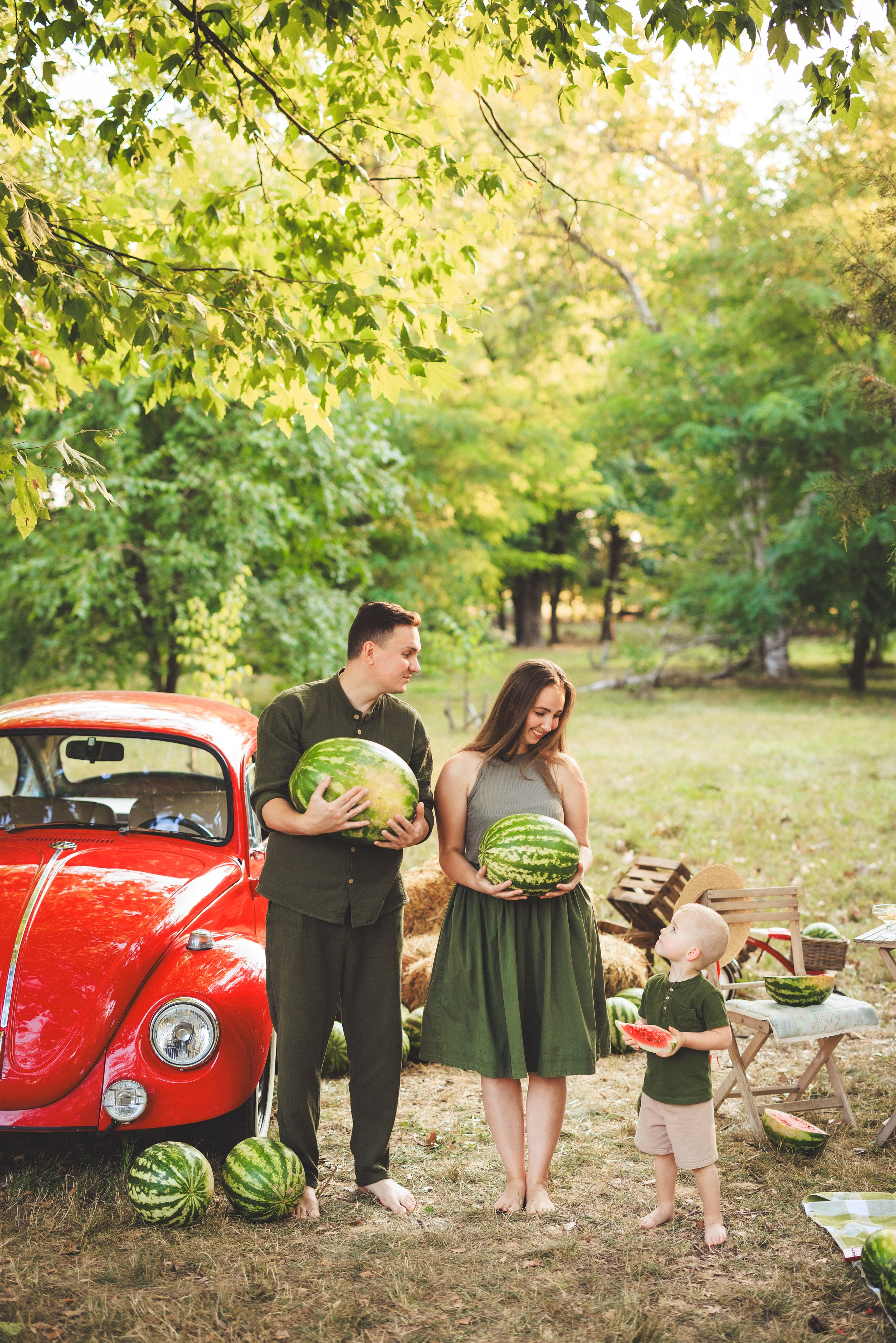 Летняя фотосессия с арбузами и ретро автомобилем. Семейный и детский фотограф в Краснодаре Анна Трашкова