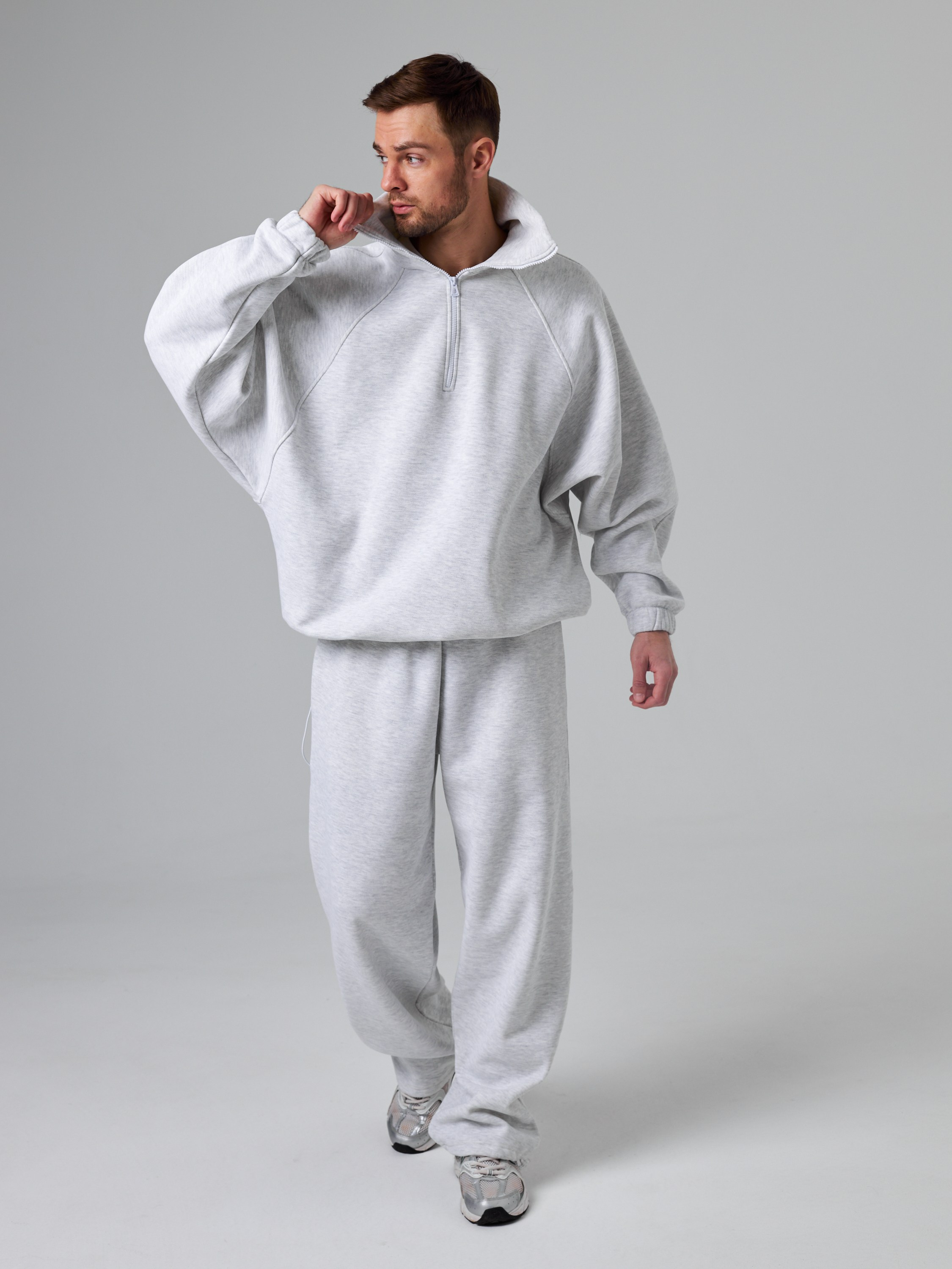 Фотосъемка оверсайз костюмов Екатеринбург Wildberries ВБ Ozon Озон спортивный костюм оверсайз фотосессия одежды Екб заказать цена фото товар. Фотограф Екатеринбург Анастасия Жерновская | Маркетплейсы и нейрофото